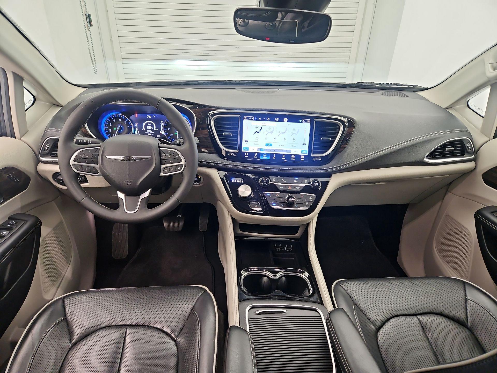 Thumbnail: 2023 Chrysler Pacifica - 9