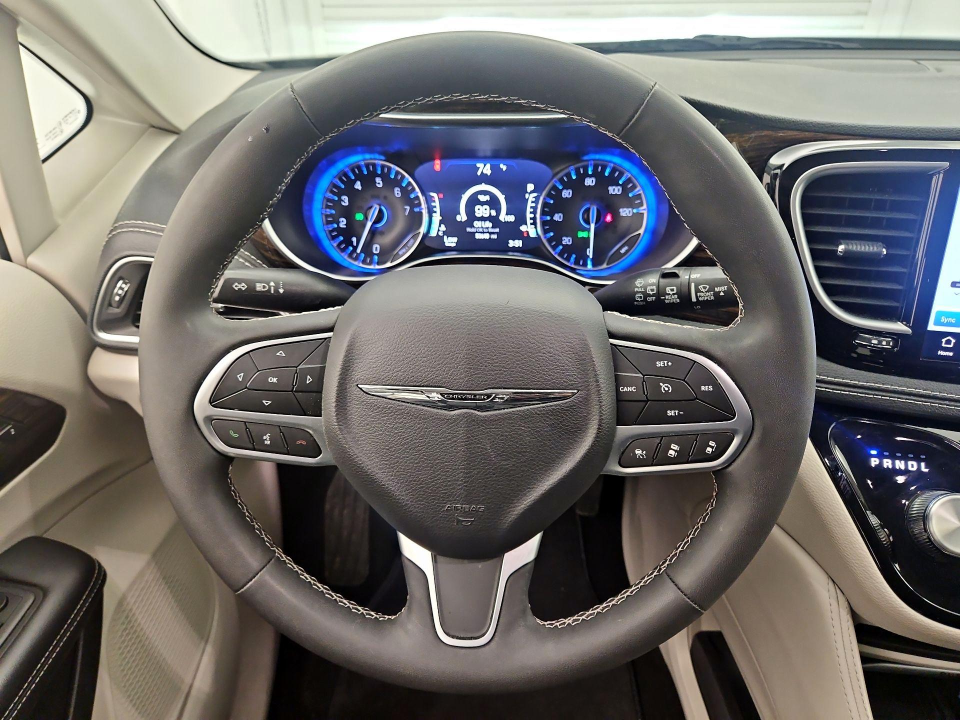 Thumbnail: 2023 Chrysler Pacifica - 10