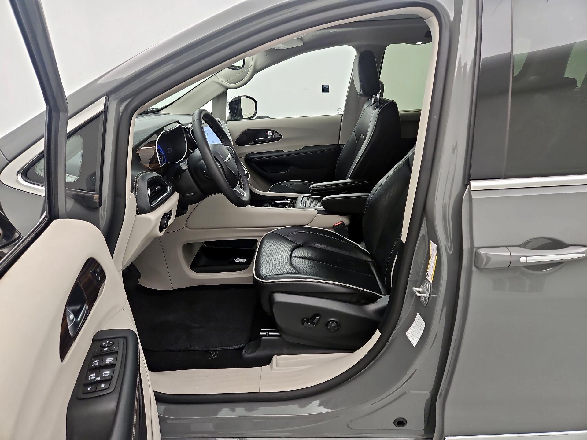 Thumbnail: 2023 Chrysler Pacifica - 11