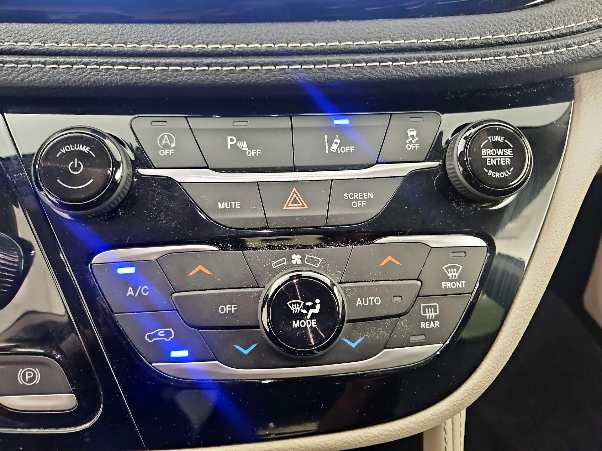 Thumbnail: 2023 Chrysler Pacifica - 16