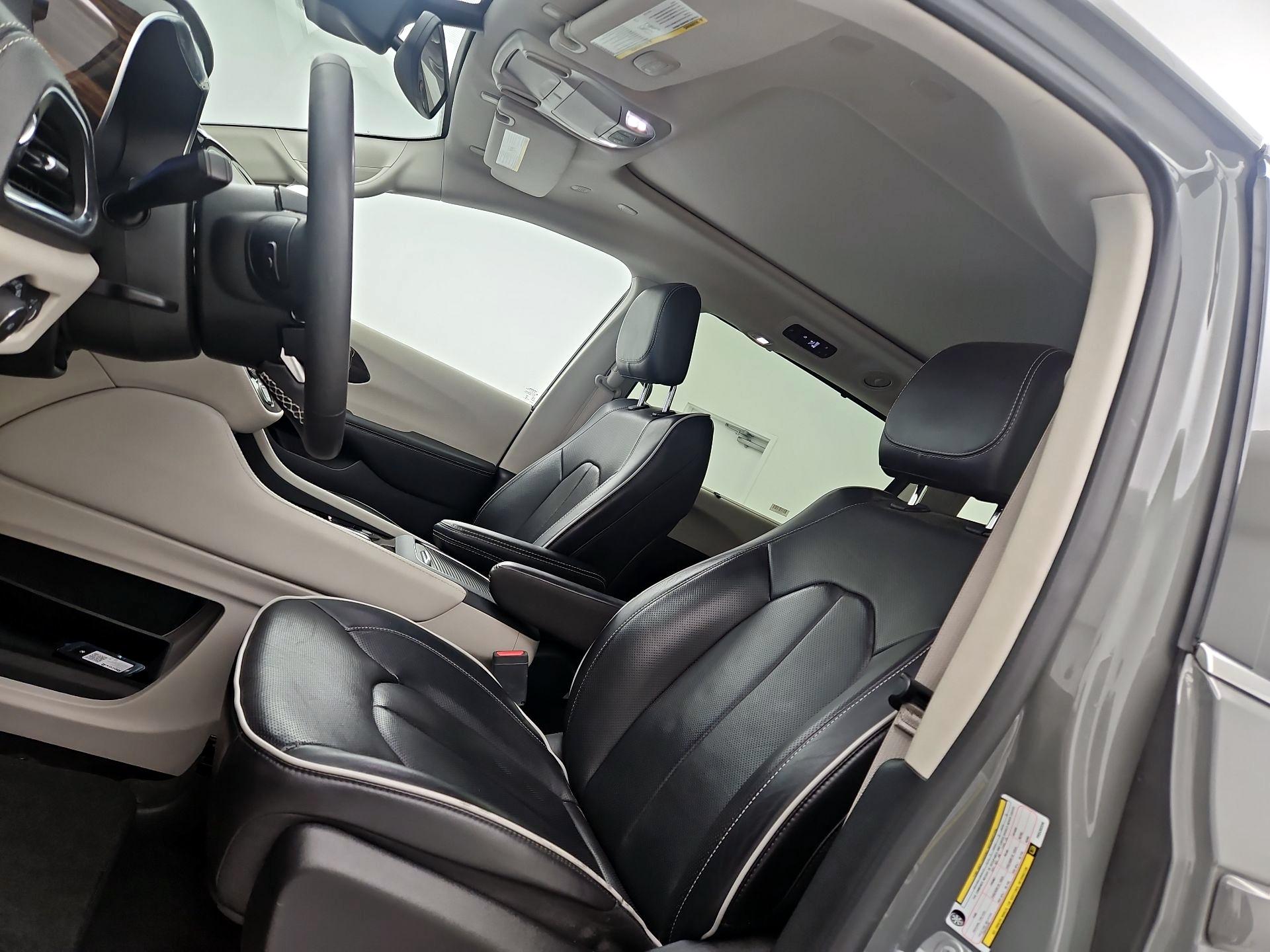 Thumbnail: 2023 Chrysler Pacifica - 19