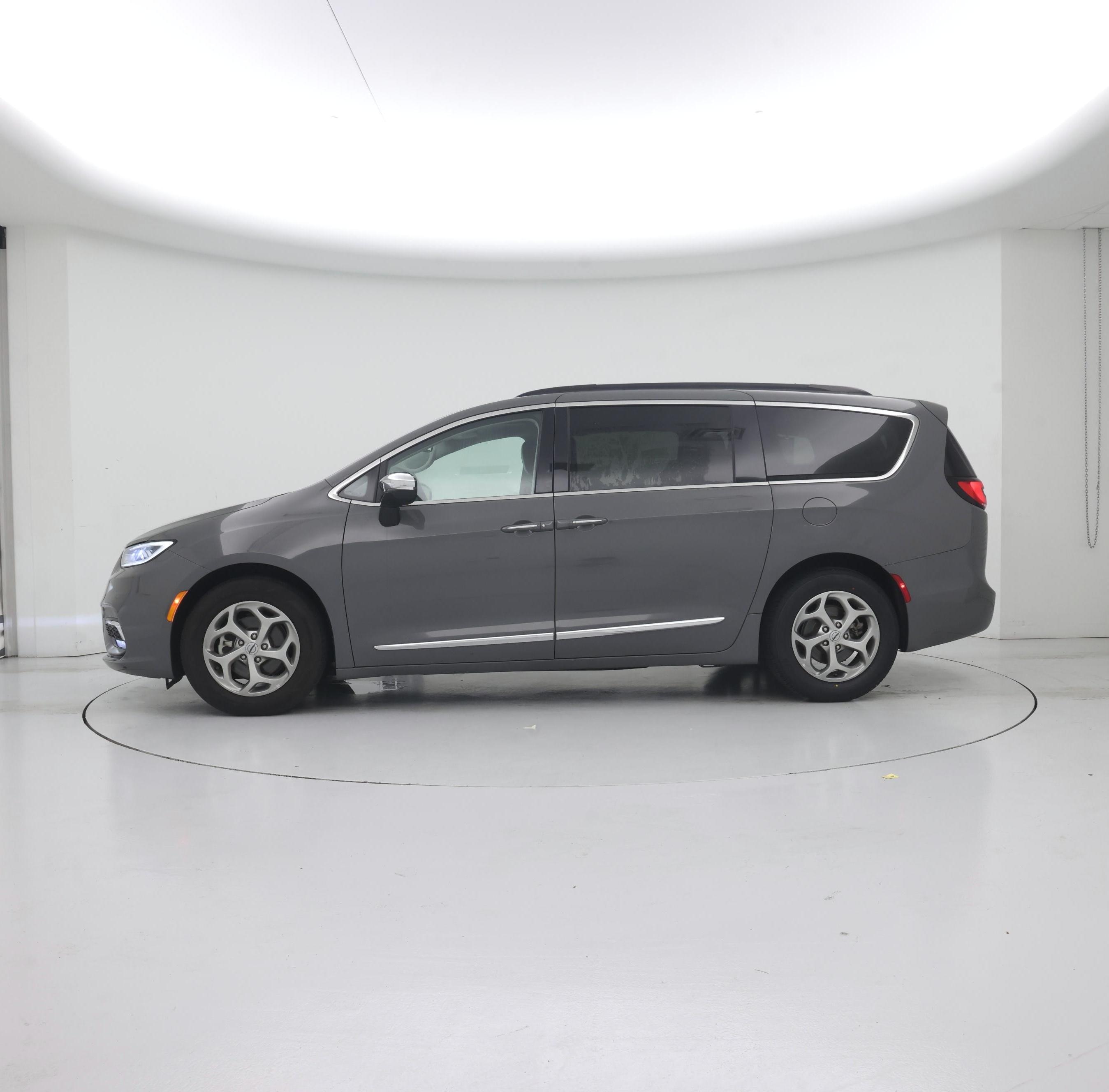 Thumbnail: 2023 Chrysler Pacifica - 3