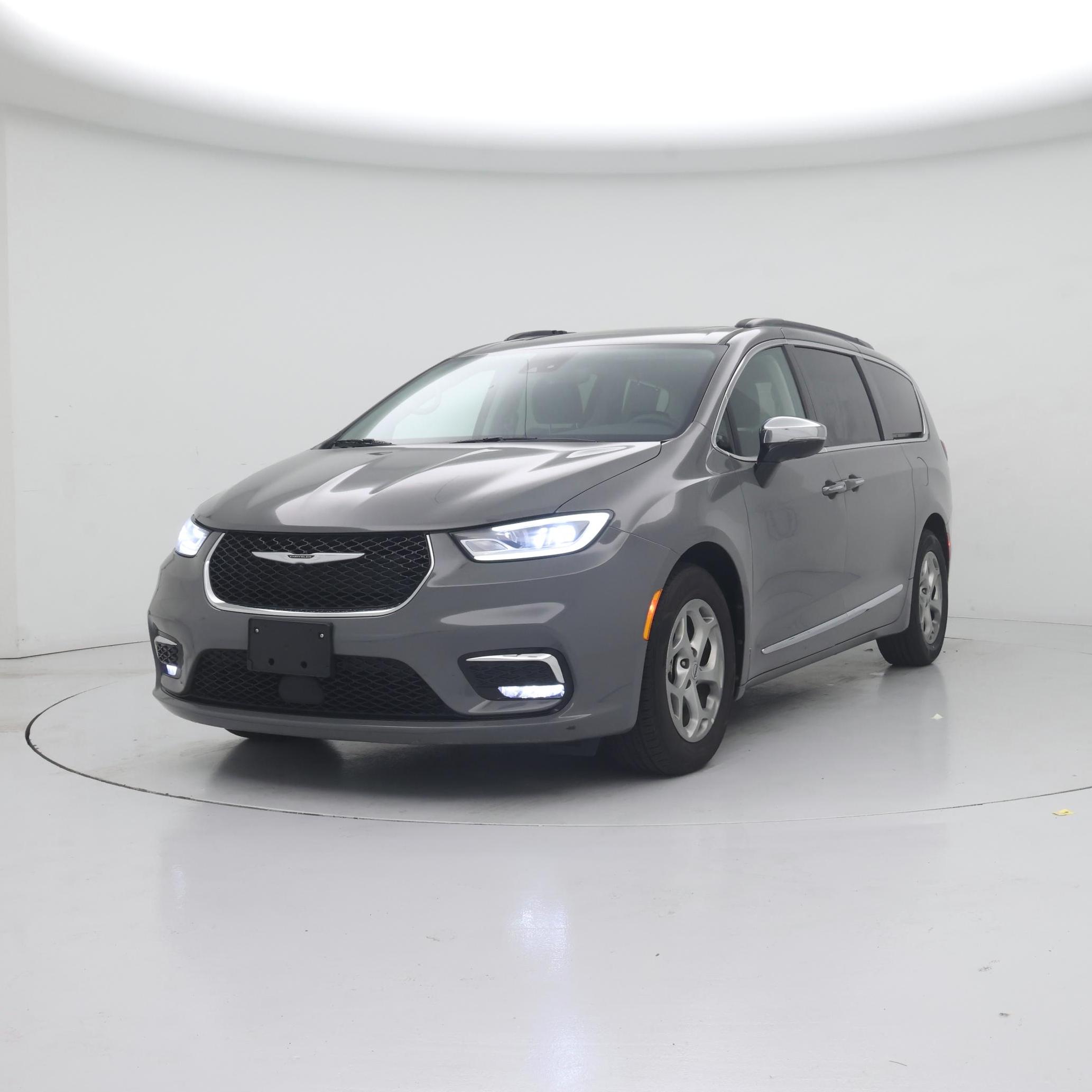Thumbnail: 2023 Chrysler Pacifica - 4