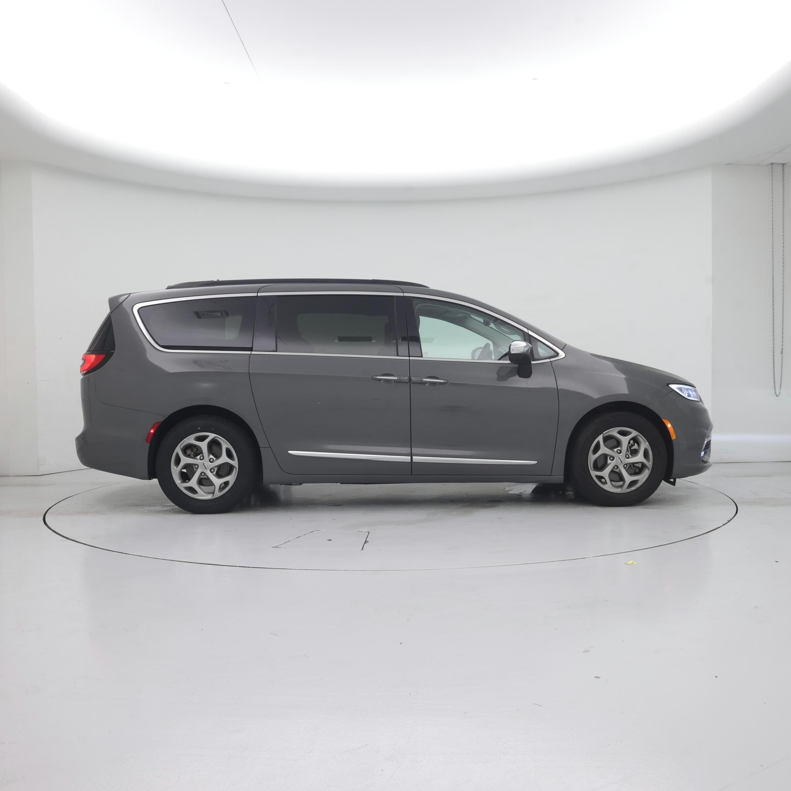 Thumbnail: 2023 Chrysler Pacifica - 7