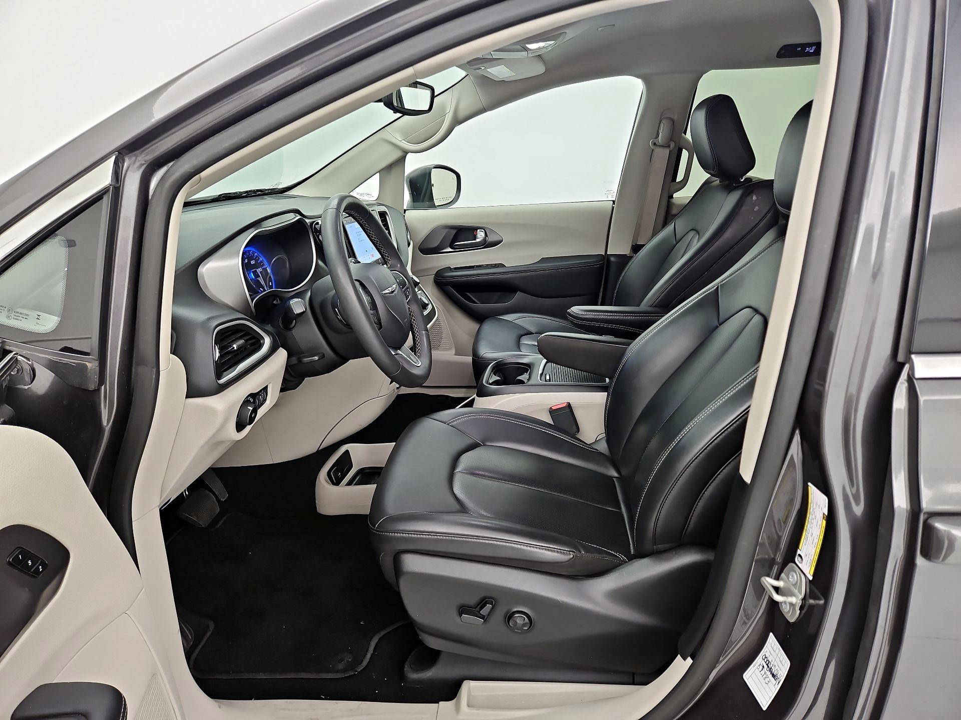 Thumbnail: 2023 Chrysler Pacifica - 9