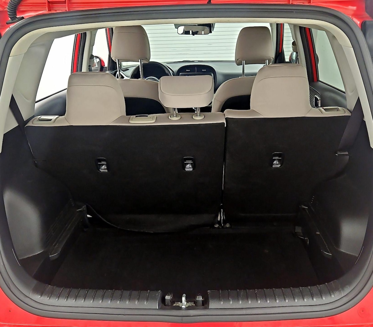 Trunk/Cargo (Seats Up)