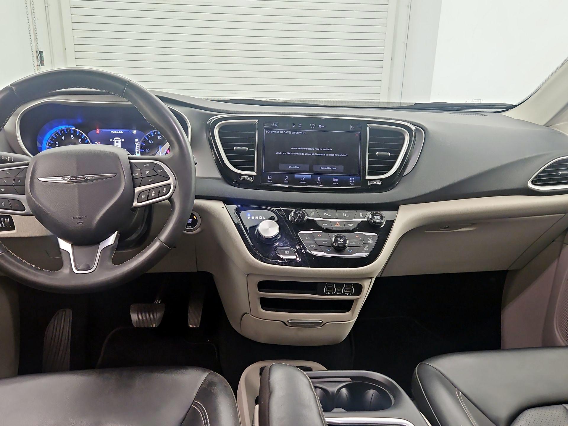 Thumbnail: 2023 Chrysler Pacifica - 9