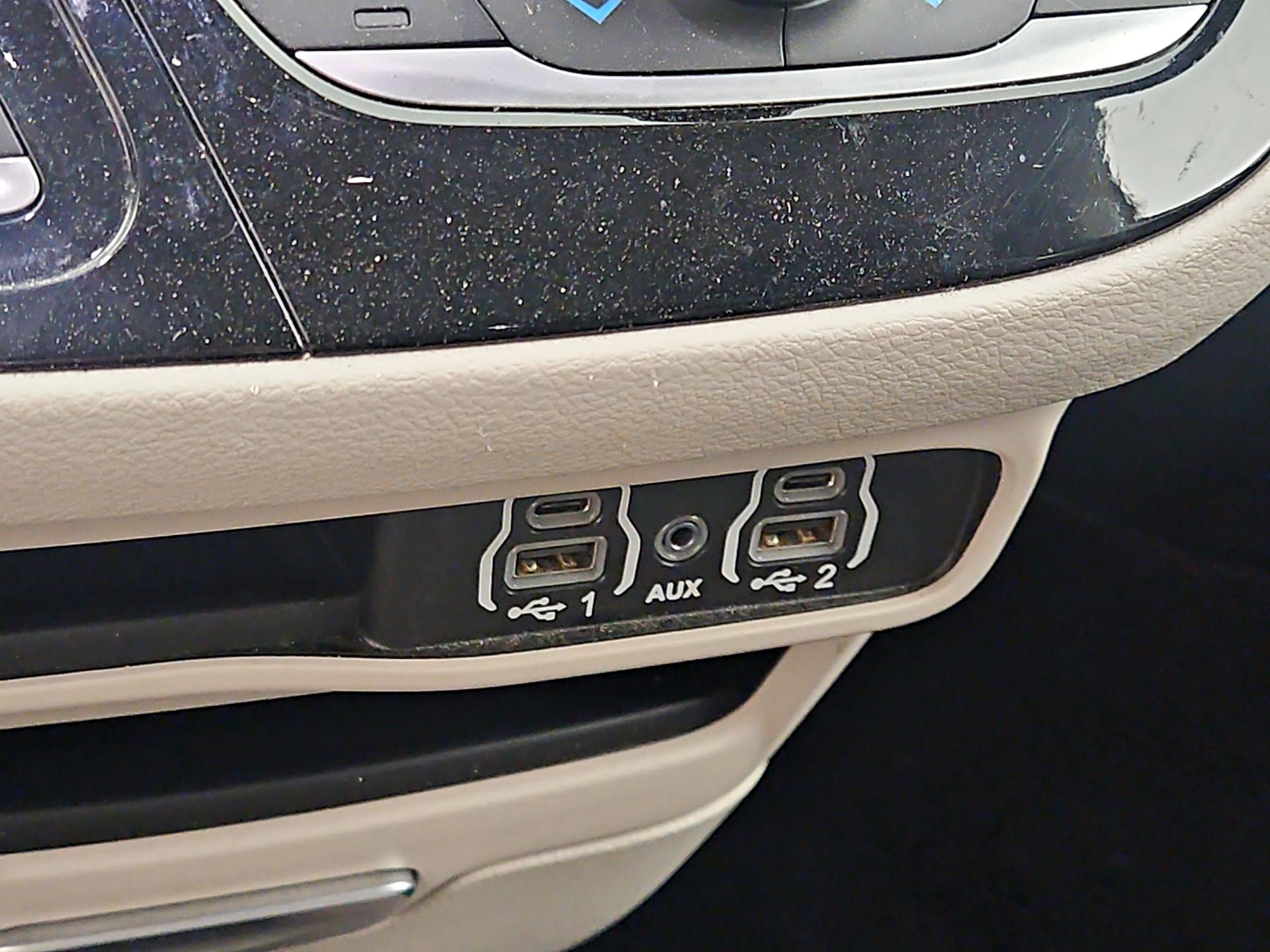 Thumbnail: 2023 Chrysler Pacifica - 18