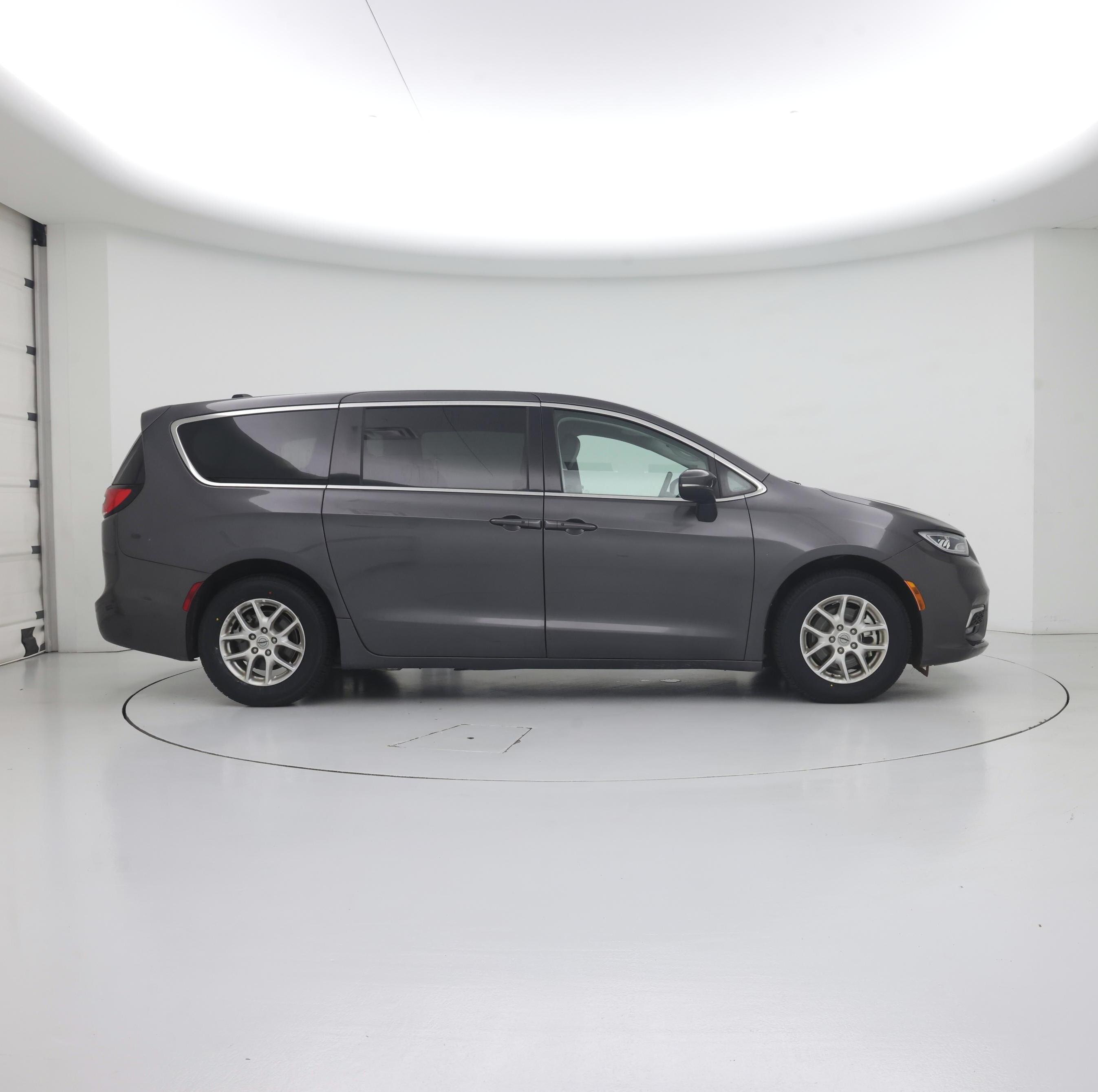 Thumbnail: 2023 Chrysler Pacifica - 7