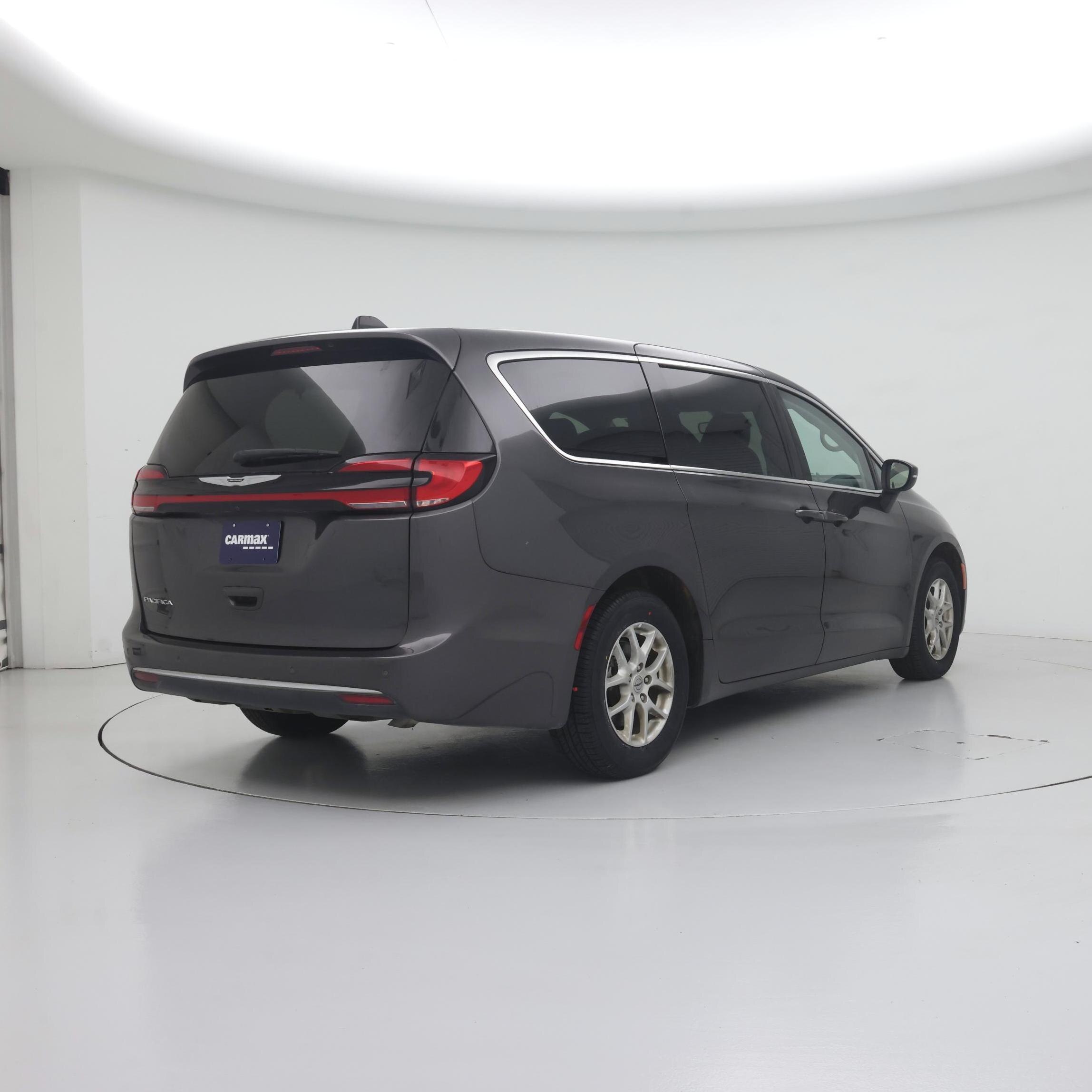 Thumbnail: 2023 Chrysler Pacifica - 8