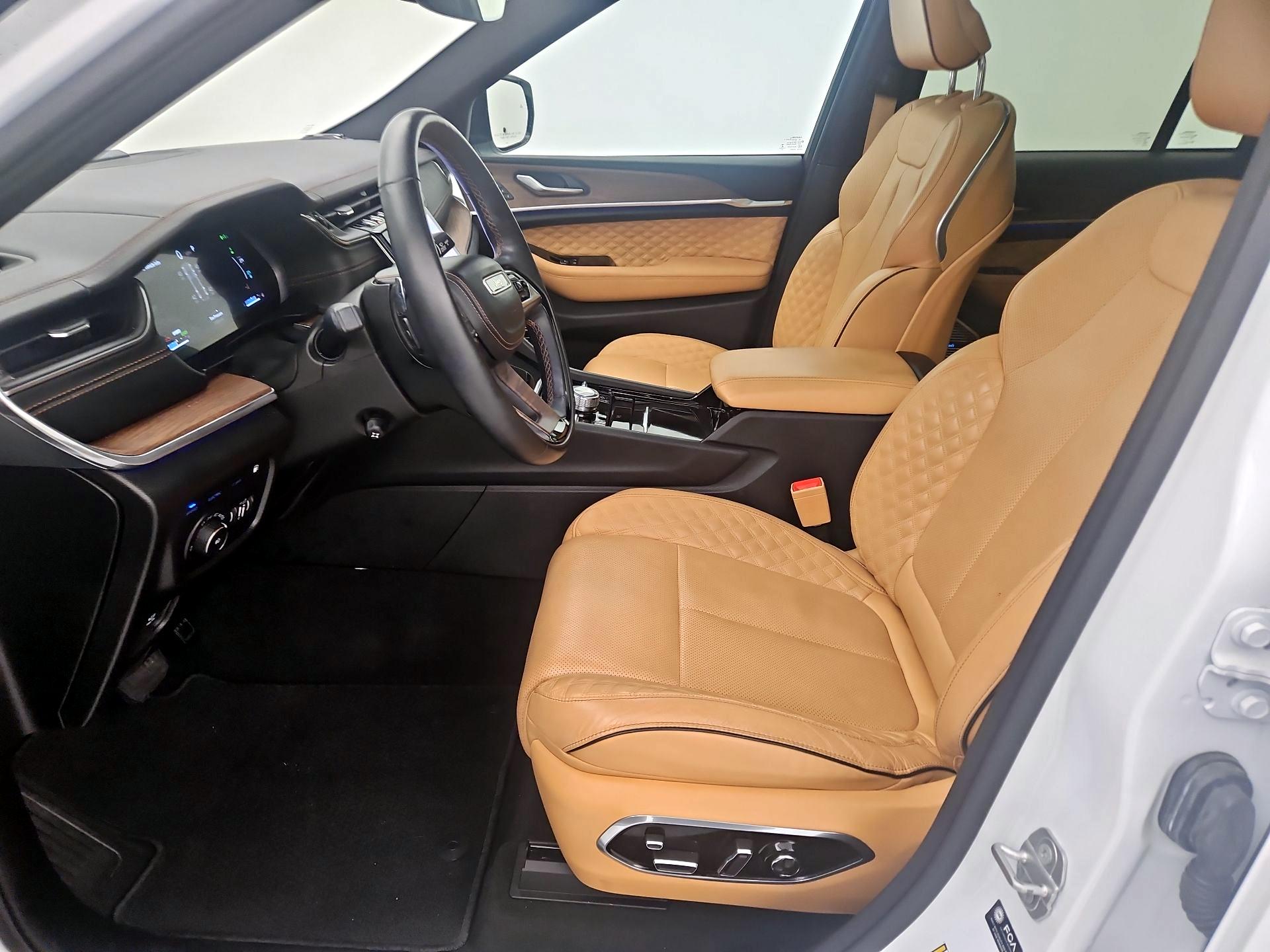 Thumbnail: 2022 Jeep Grand Cherokee - 11
