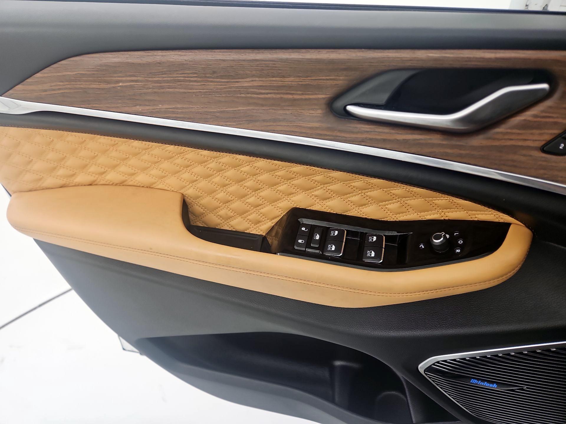 Thumbnail: 2022 Jeep Grand Cherokee - 12