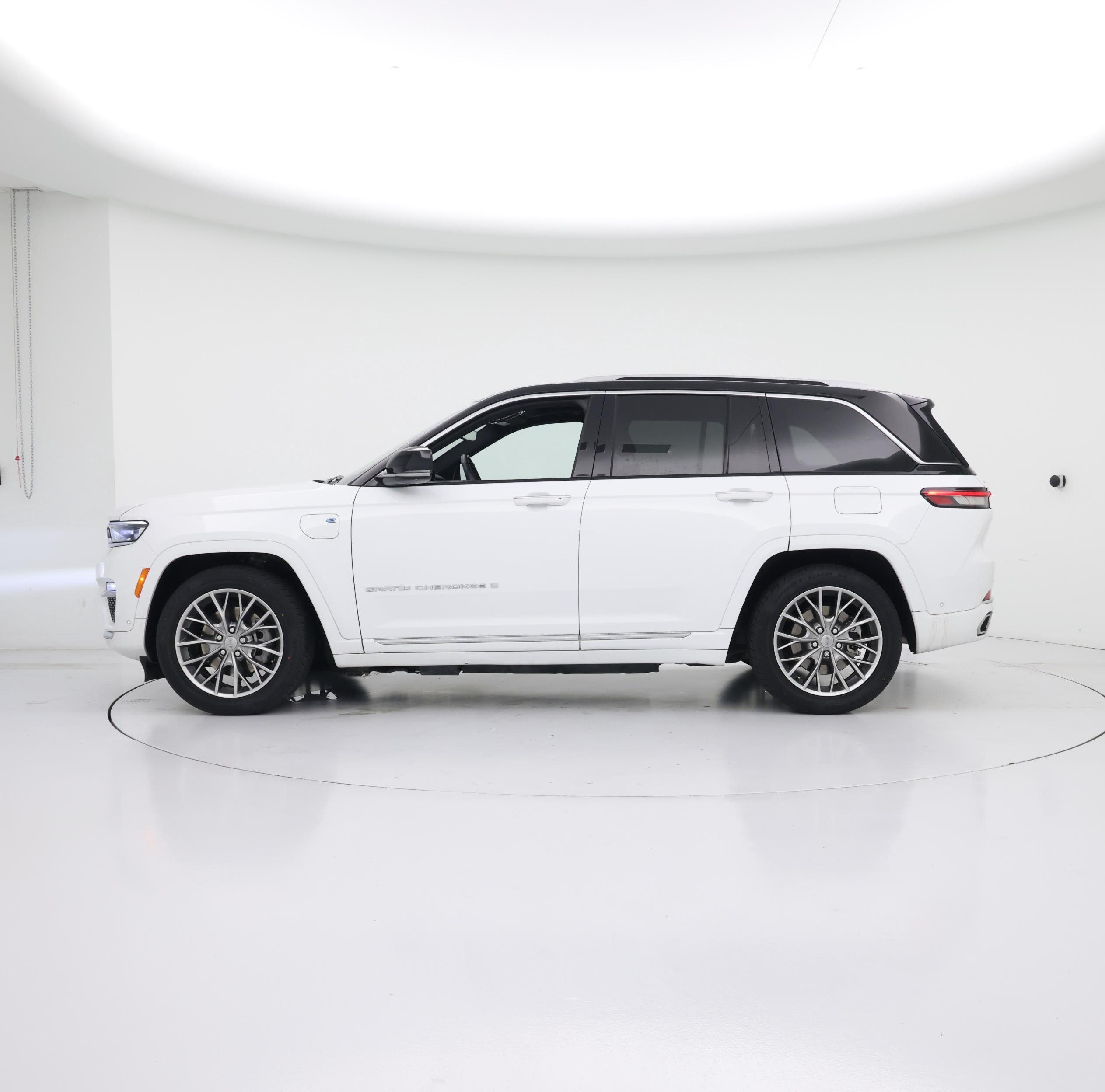 Thumbnail: 2022 Jeep Grand Cherokee - 3
