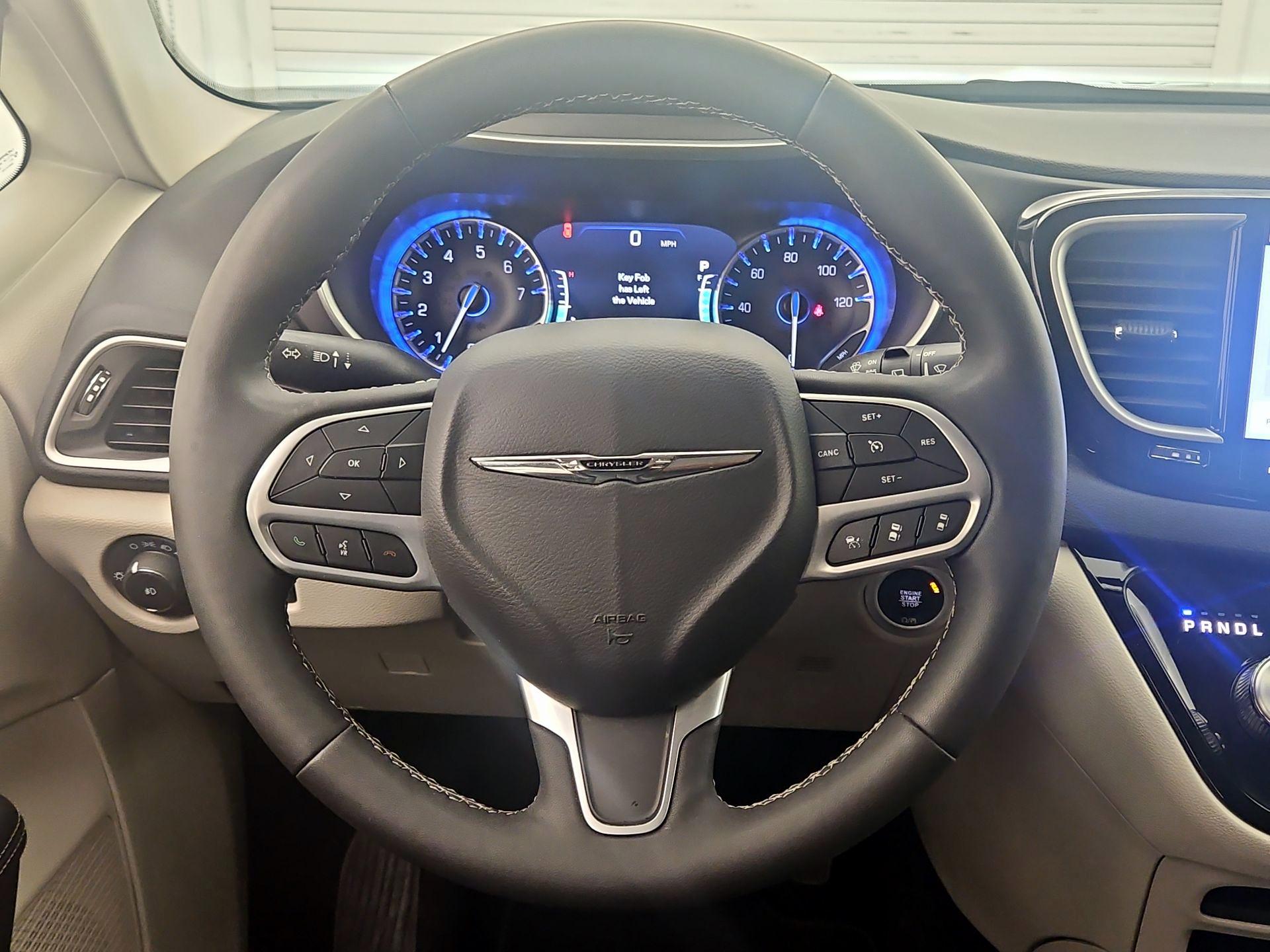 Thumbnail: 2024 Chrysler Pacifica - 10