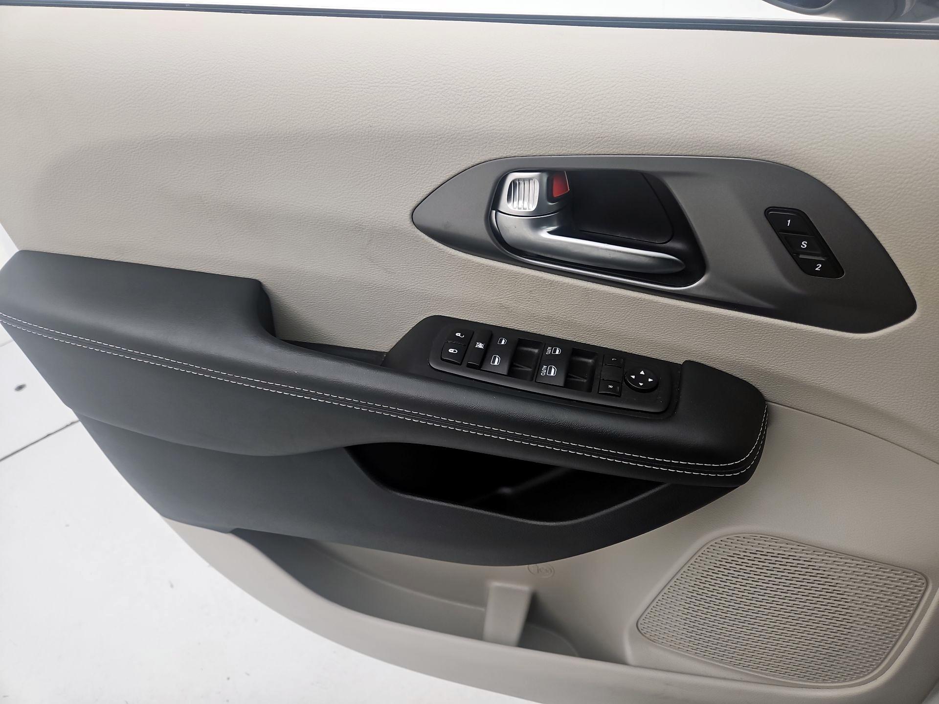 Thumbnail: 2024 Chrysler Pacifica - 12