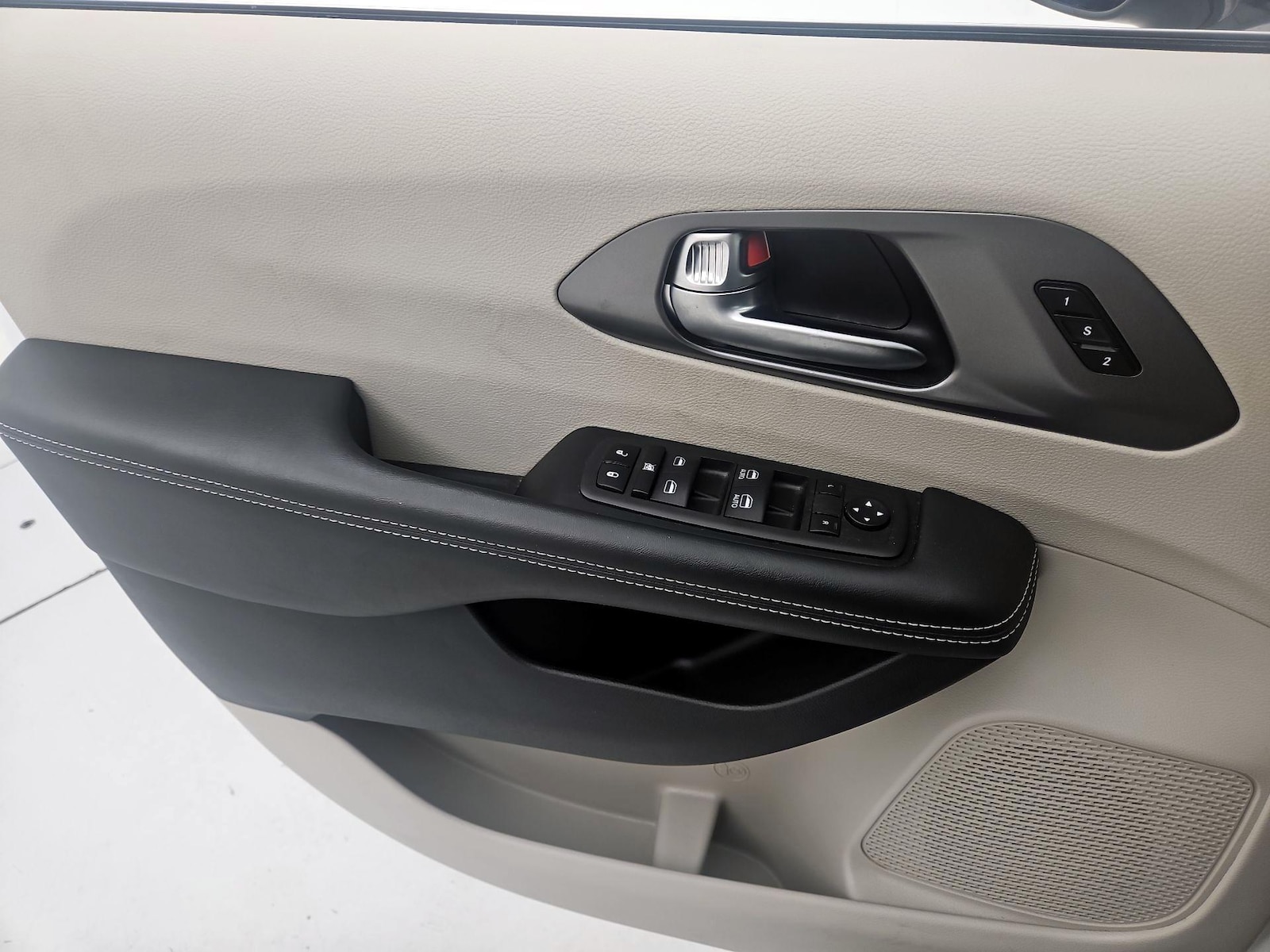 2024 Chrysler Pacifica Touring L - Photo 13