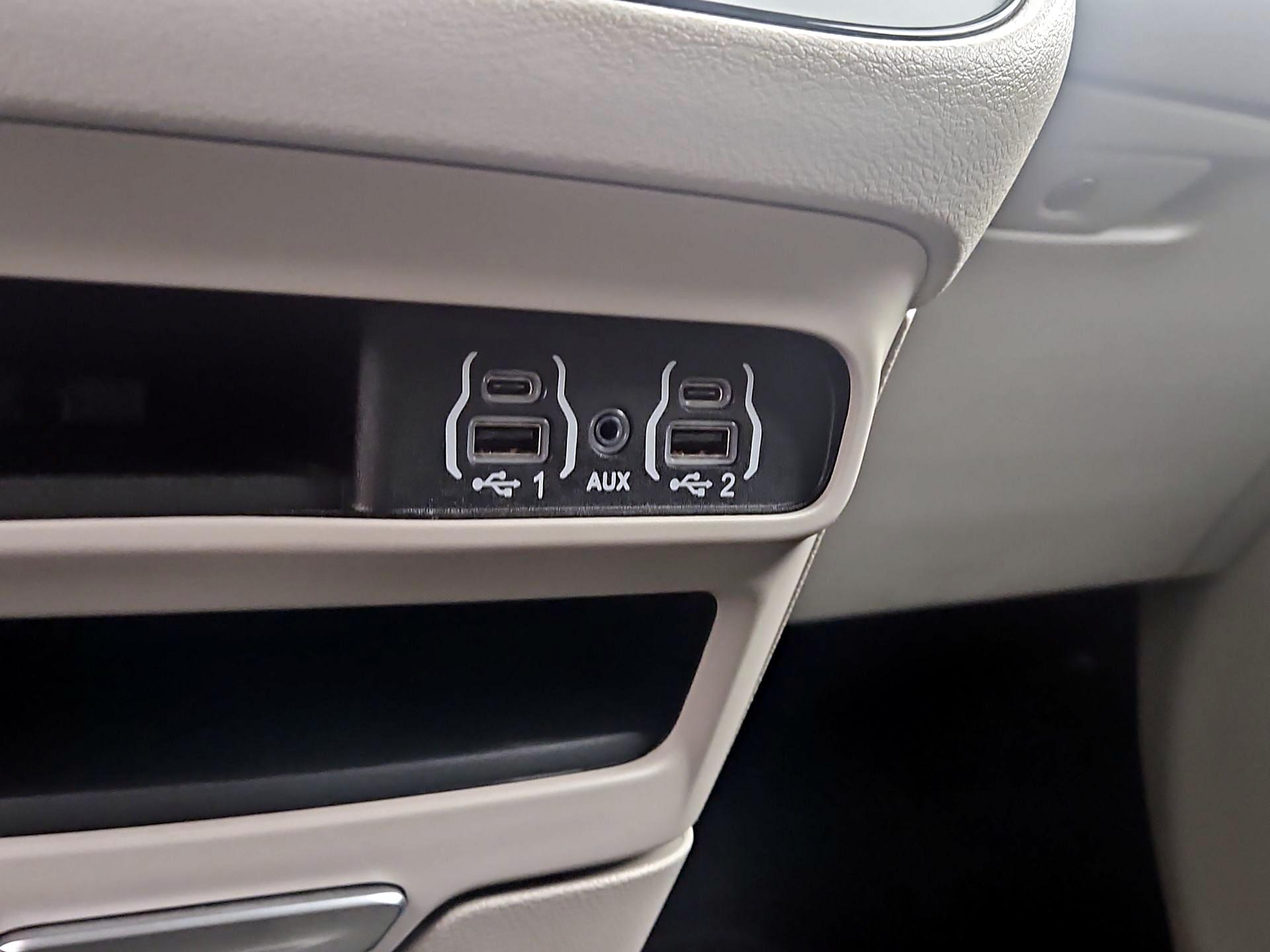Thumbnail: 2024 Chrysler Pacifica - 18