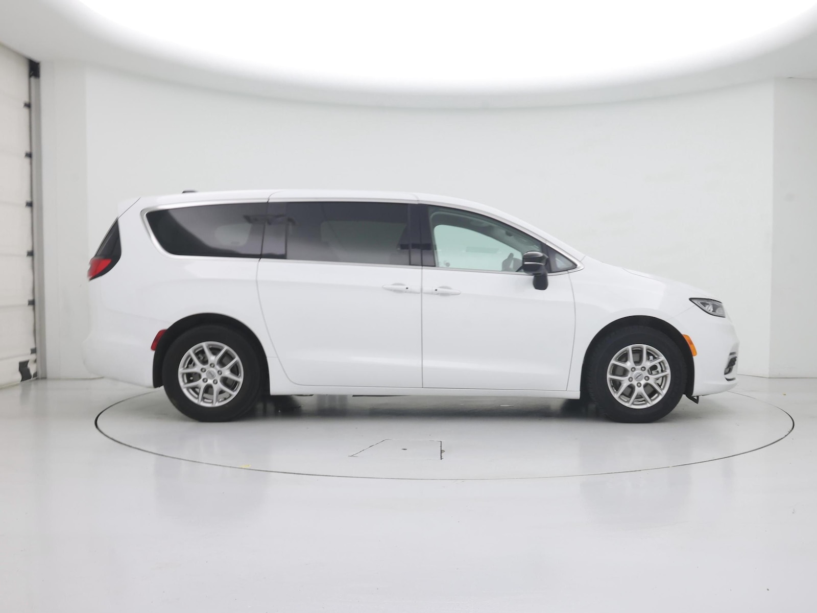2024 Chrysler Pacifica Touring L - Photo 8