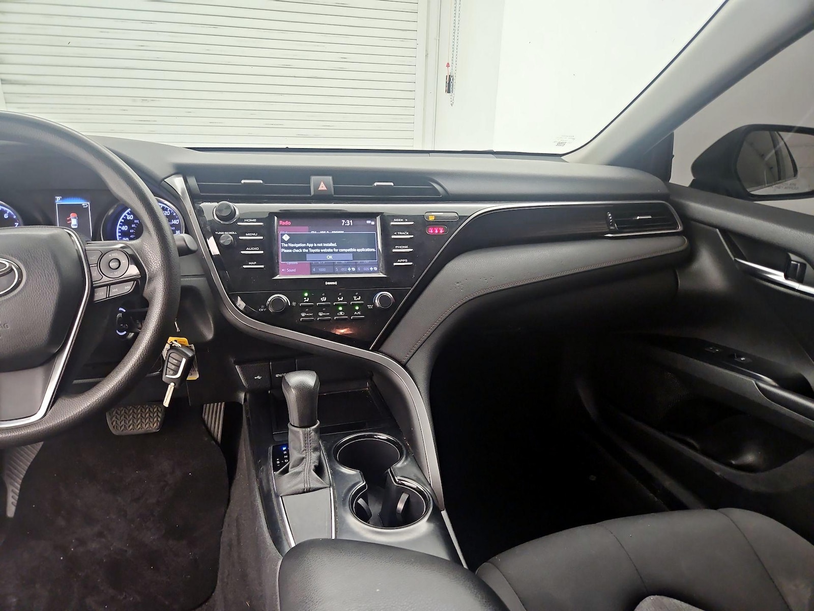 2020 Toyota Camry LE - Photo 10
