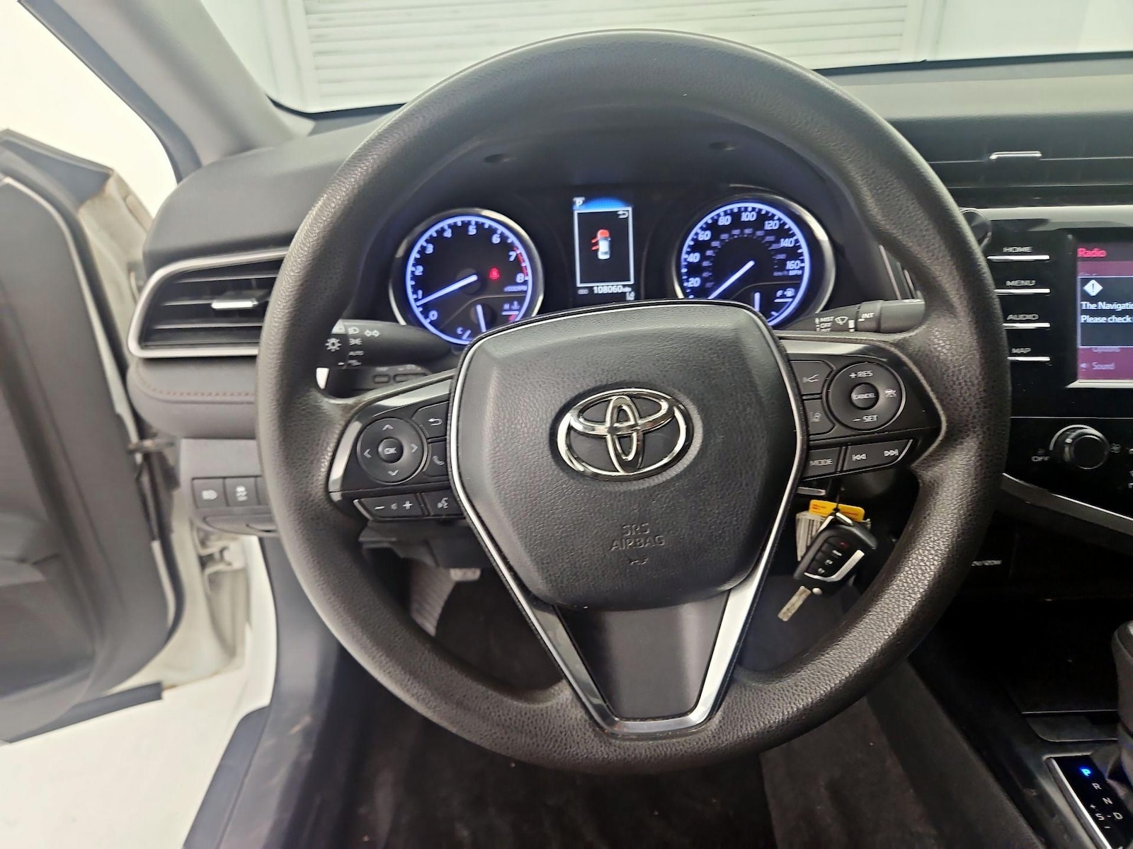 2020 Toyota Camry LE - Photo 11