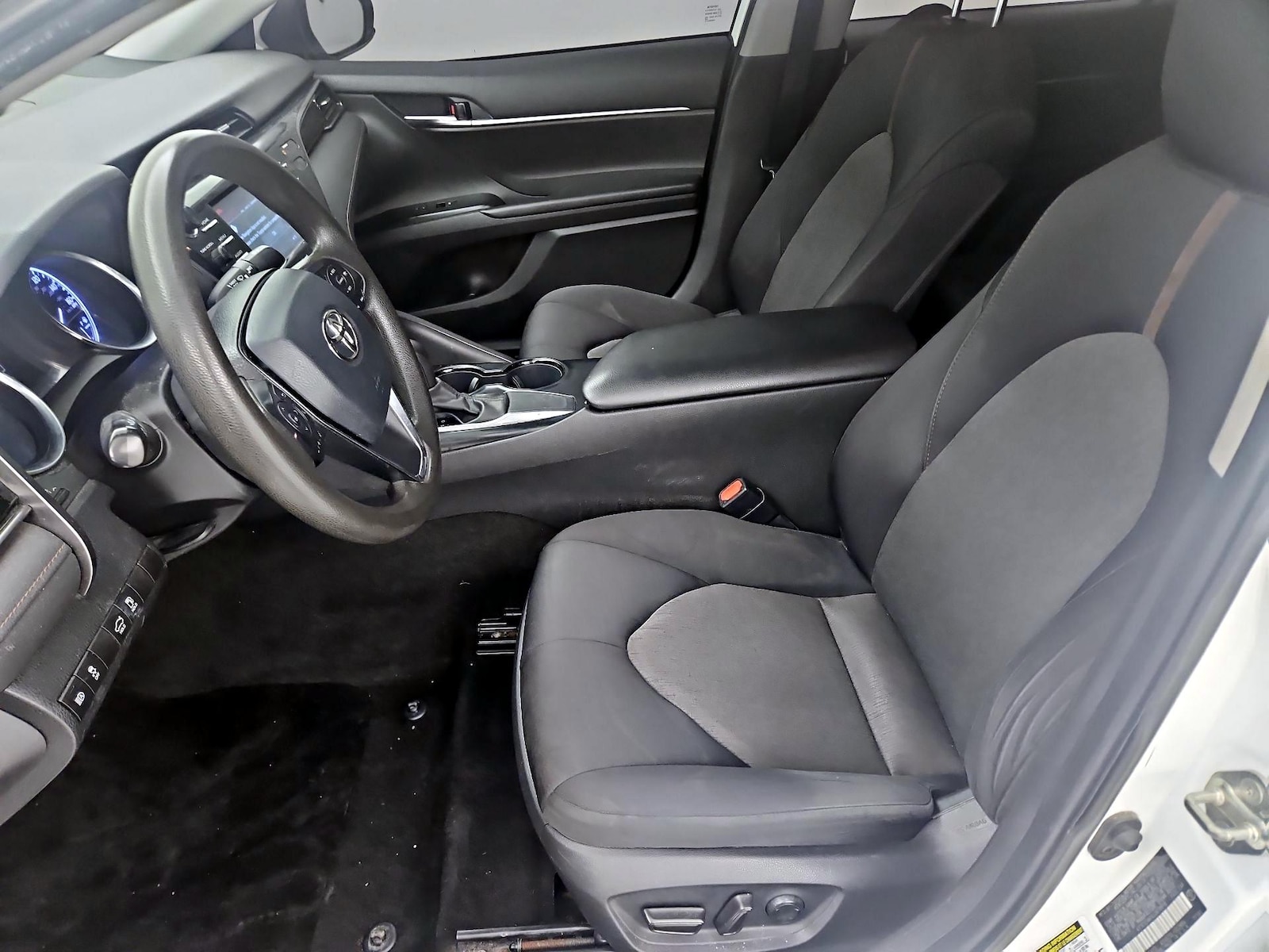 2020 Toyota Camry LE - Photo 12
