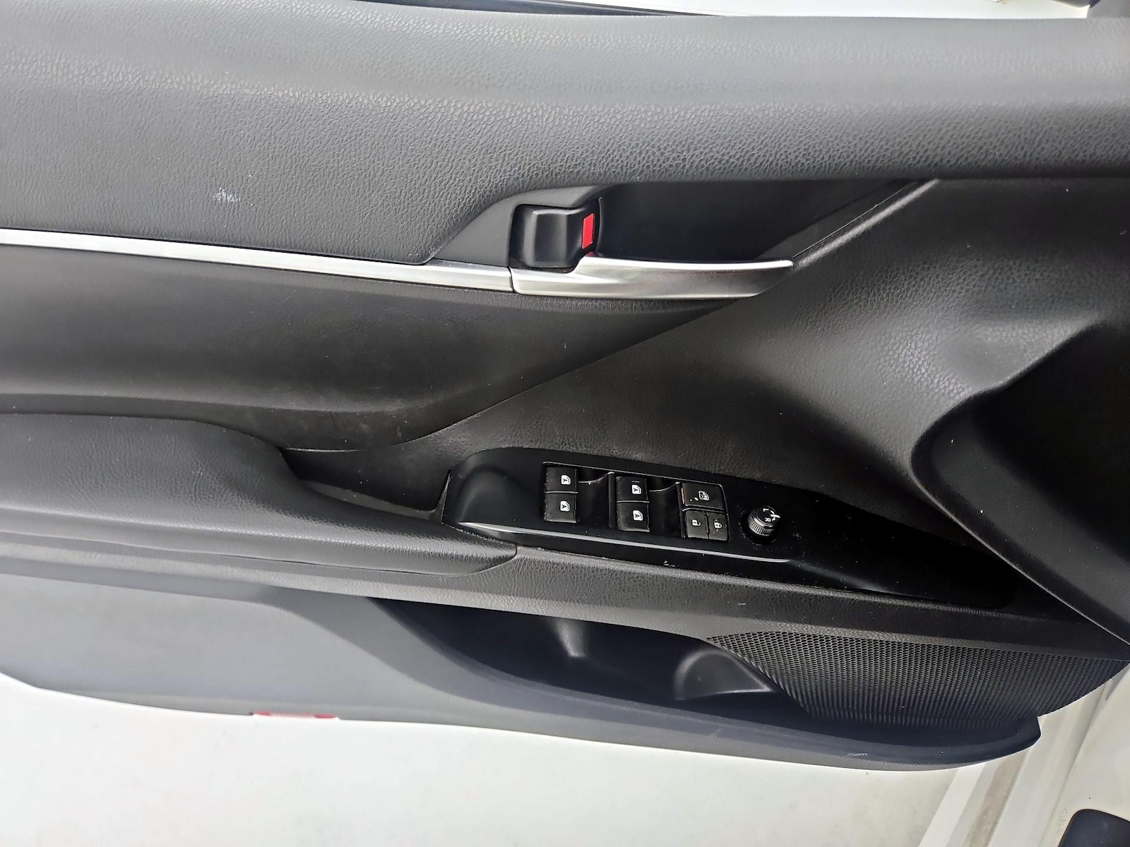 2020 Toyota Camry LE - Photo 13