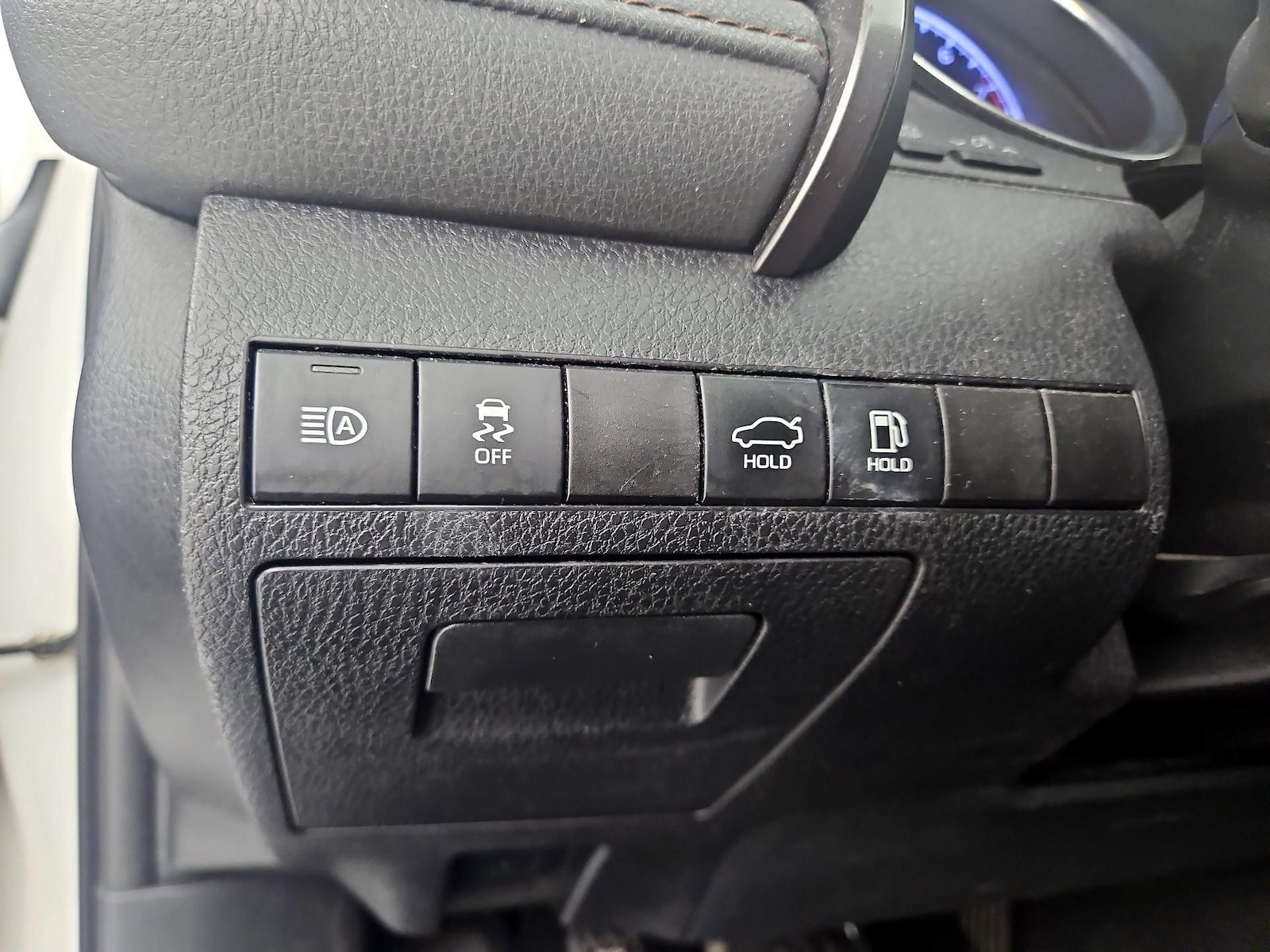 2020 Toyota Camry LE - Photo 14