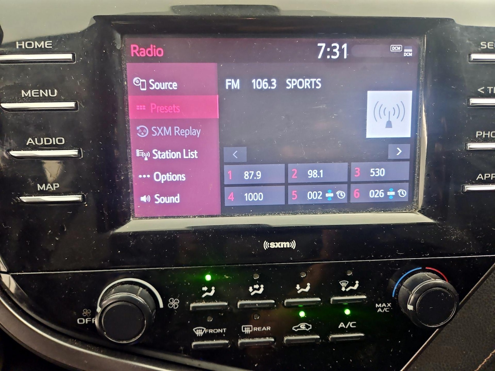 2020 Toyota Camry LE - Photo 16