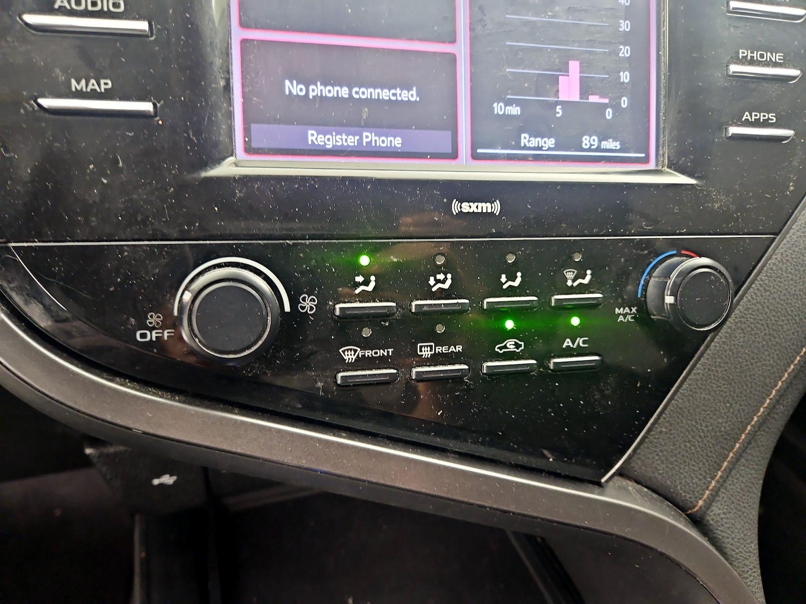 2020 Toyota Camry LE - Photo 17