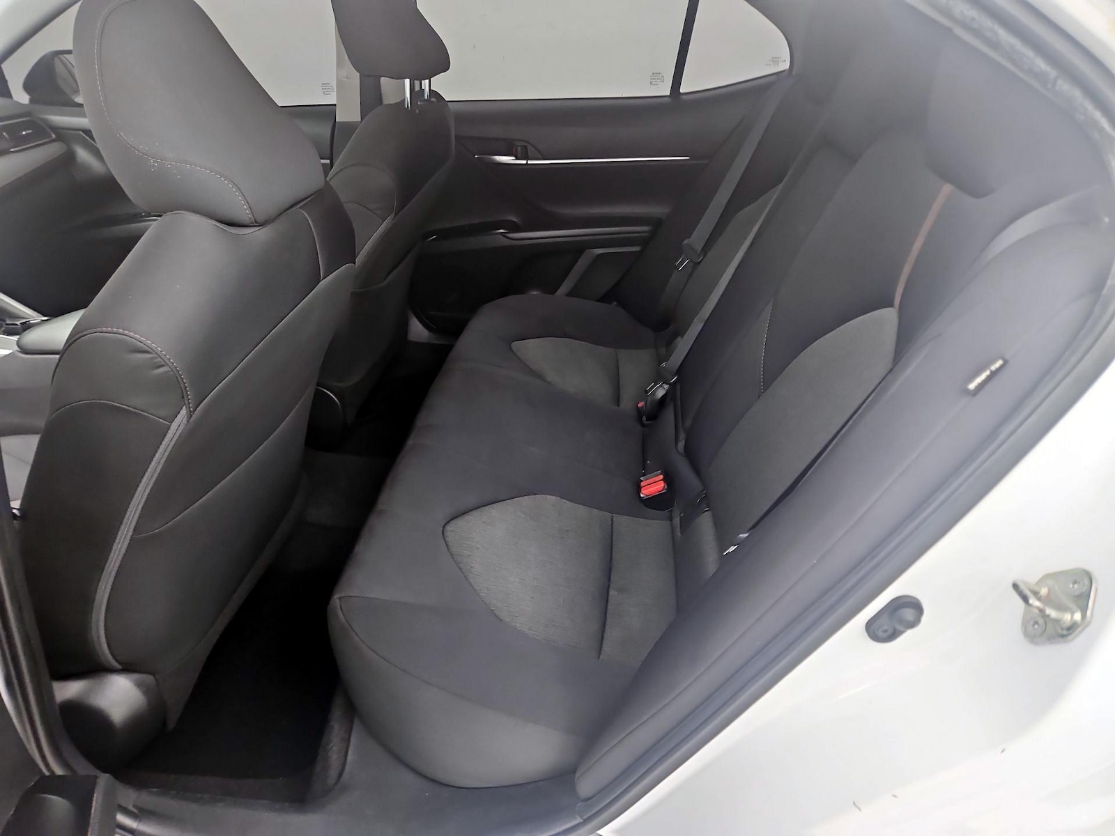 2020 Toyota Camry LE - Photo 20