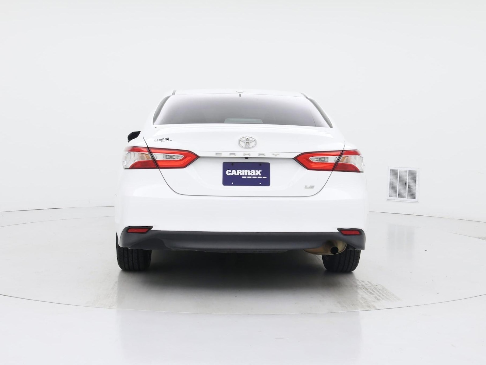 2020 Toyota Camry LE - Photo 7
