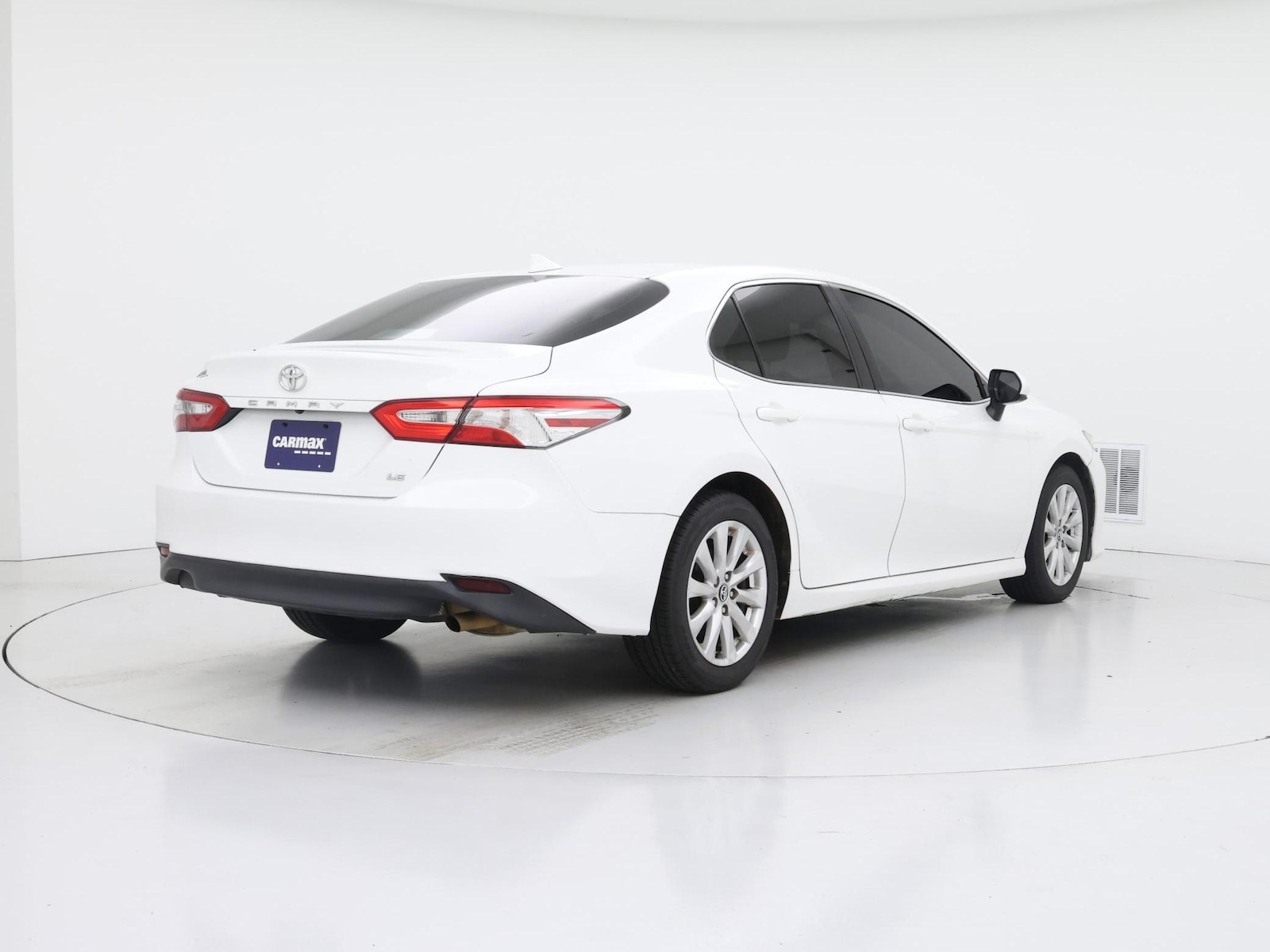 2020 Toyota Camry LE - Photo 9
