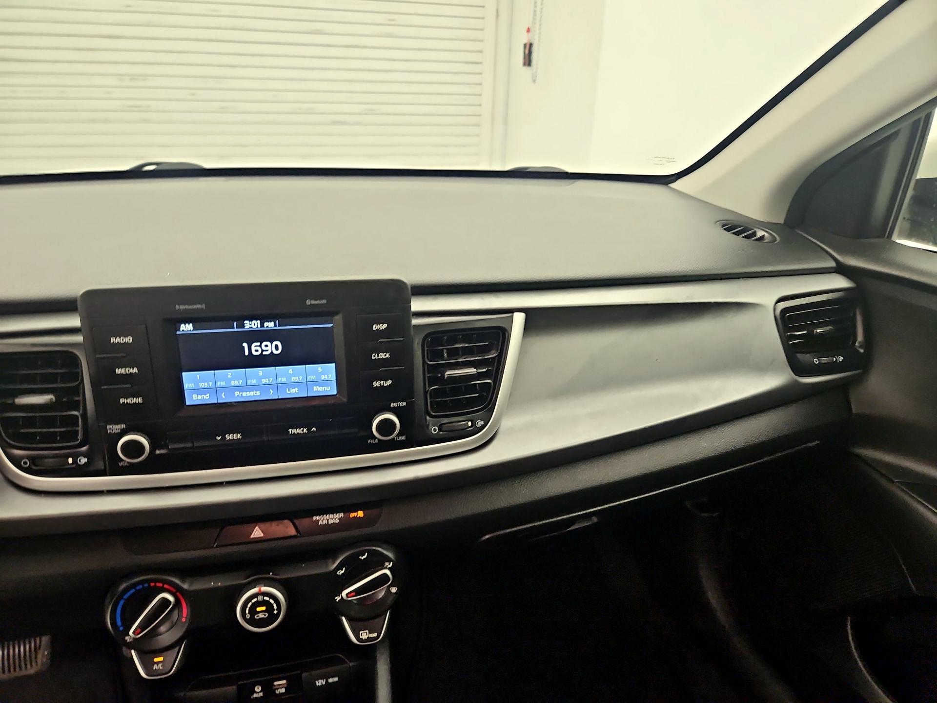 Thumbnail: 2019 Kia Rio - 9