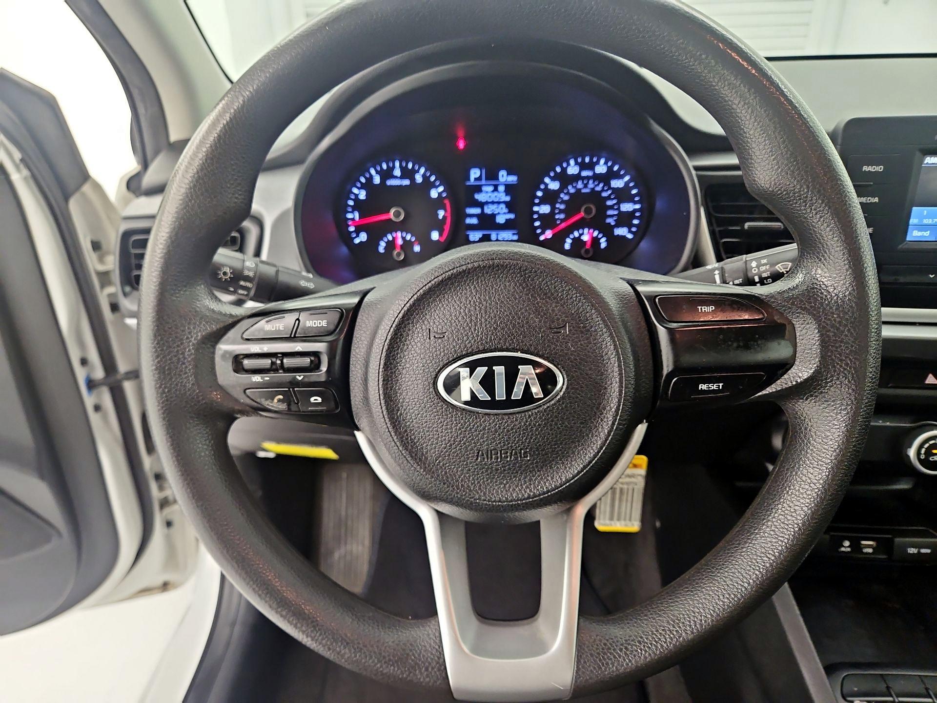 Thumbnail: 2019 Kia Rio - 10