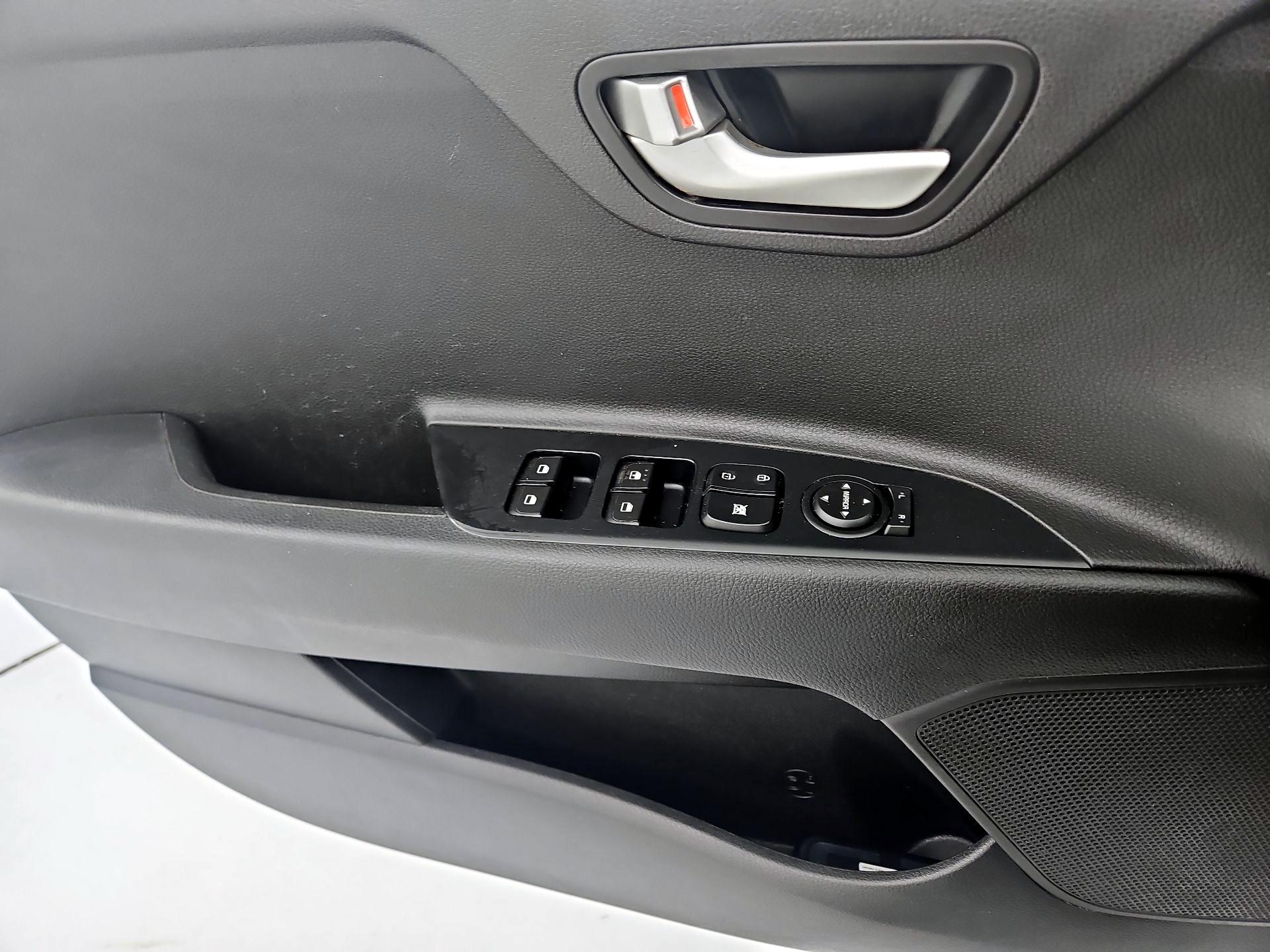 Thumbnail: 2019 Kia Rio - 12