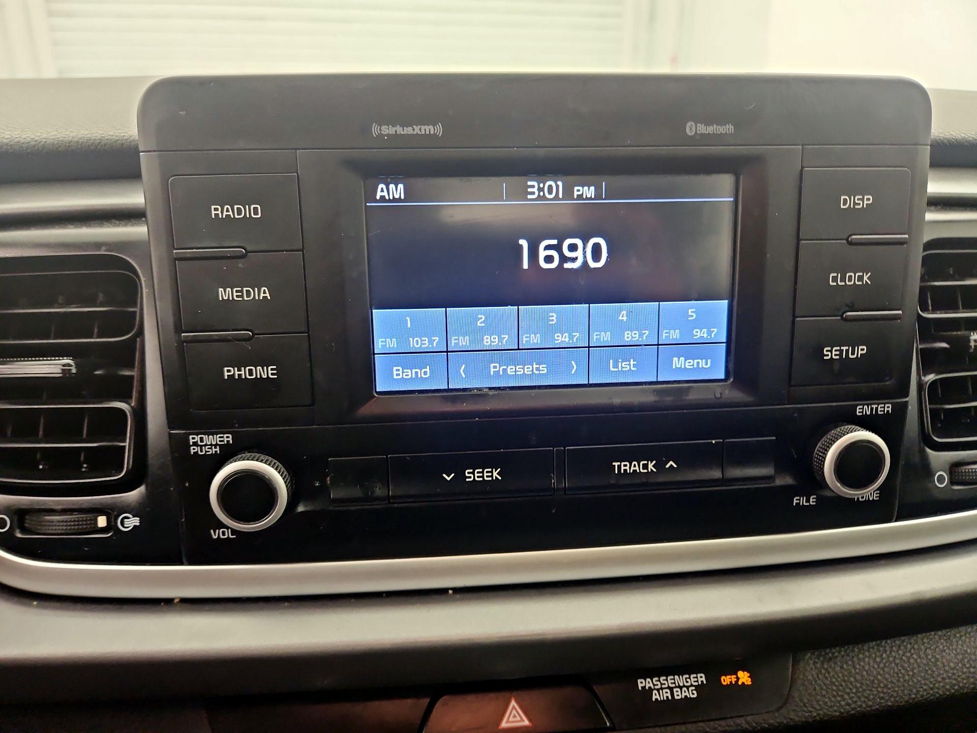 Thumbnail: 2019 Kia Rio - 15