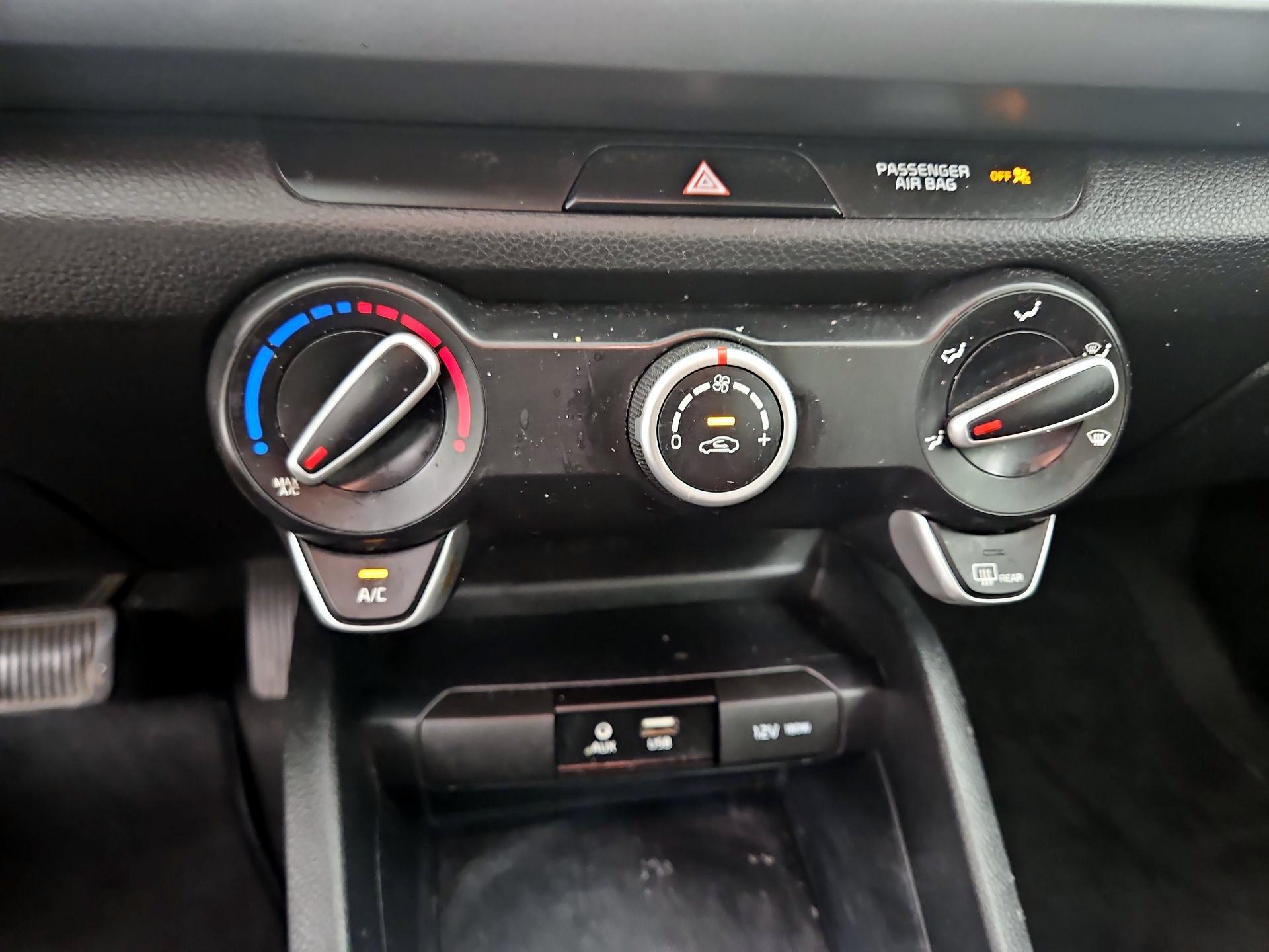 Thumbnail: 2019 Kia Rio - 16
