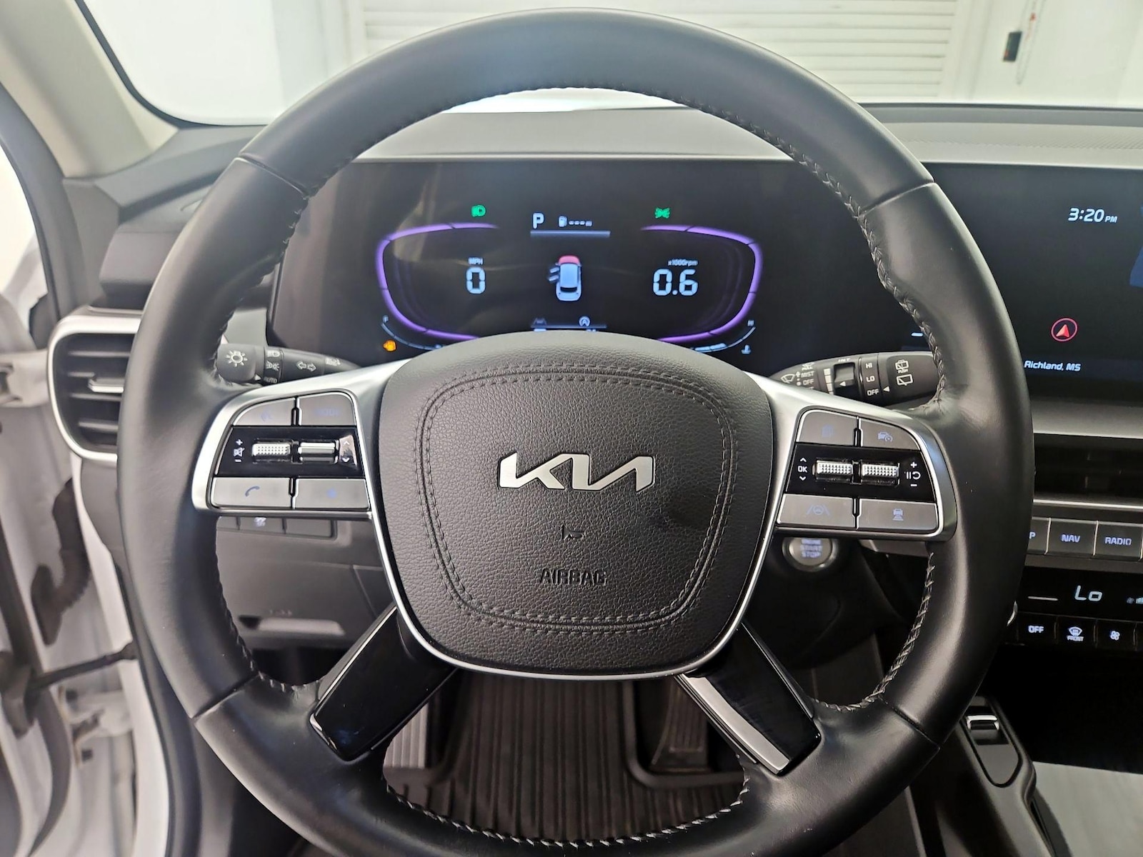 2024 Kia Telluride S - Photo 11