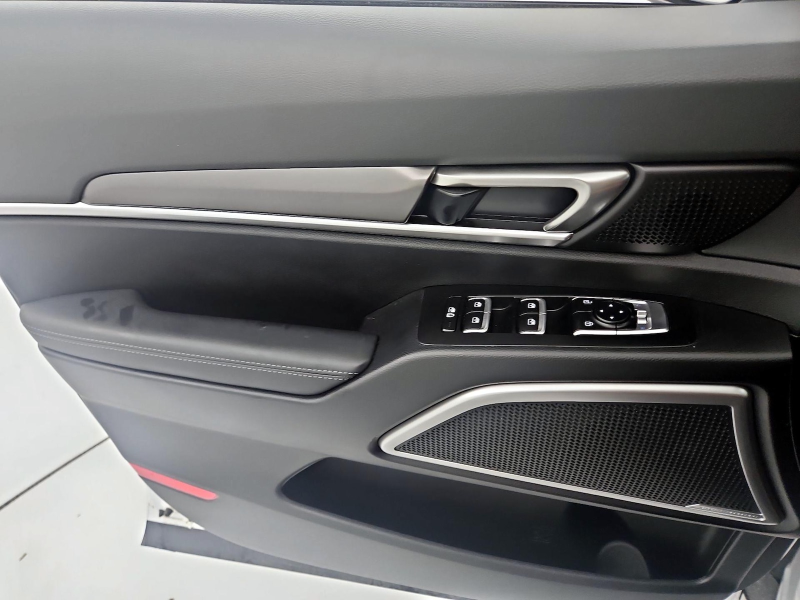 2024 Kia Telluride S - Photo 13