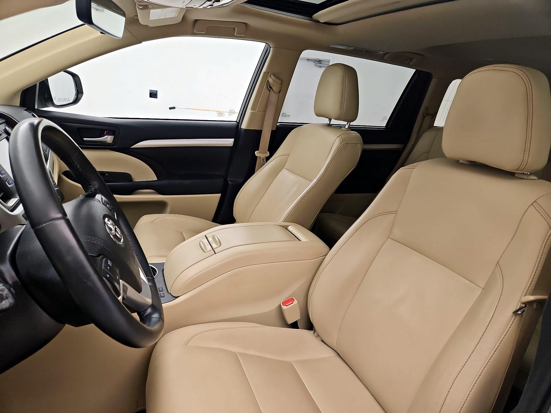 Thumbnail: 2019 Toyota Highlander - 11