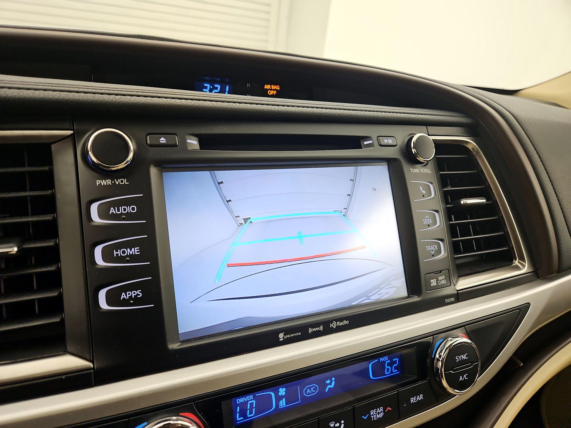 Thumbnail: 2019 Toyota Highlander - 15