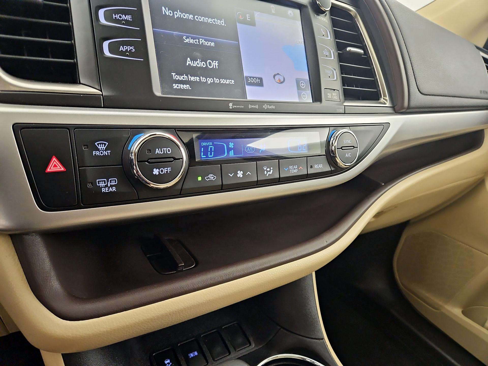 Thumbnail: 2019 Toyota Highlander - 17