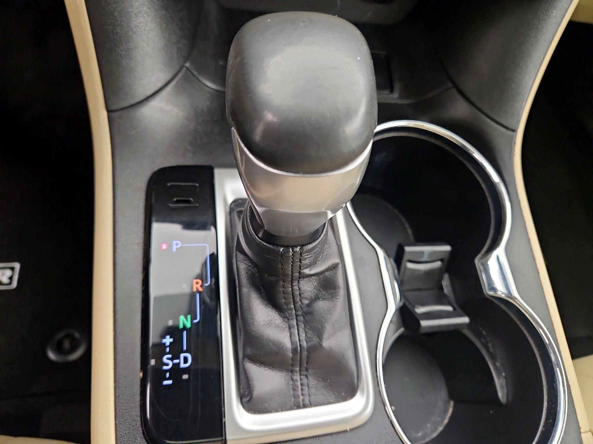 Thumbnail: 2019 Toyota Highlander - 18