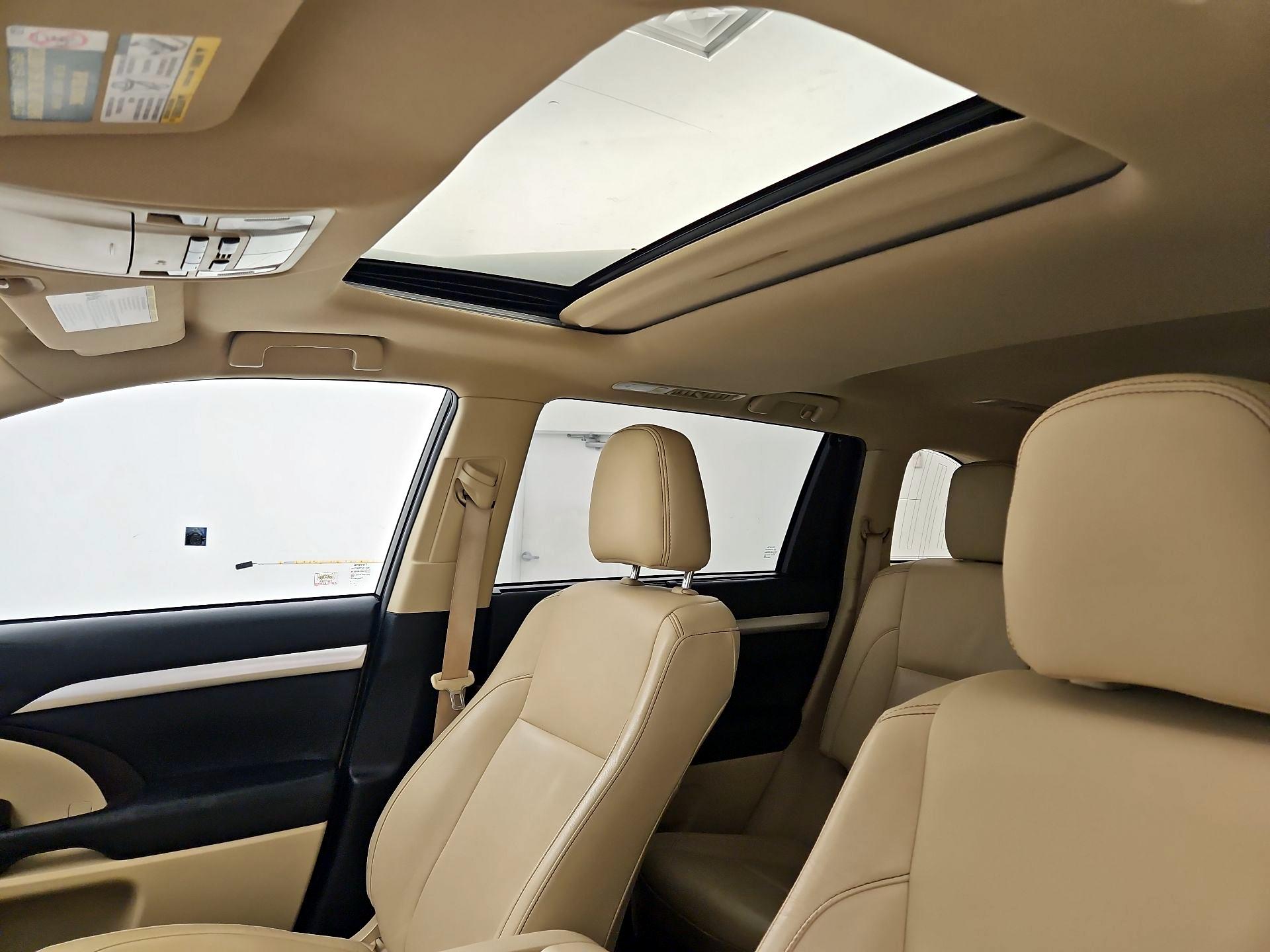 Thumbnail: 2019 Toyota Highlander - 20