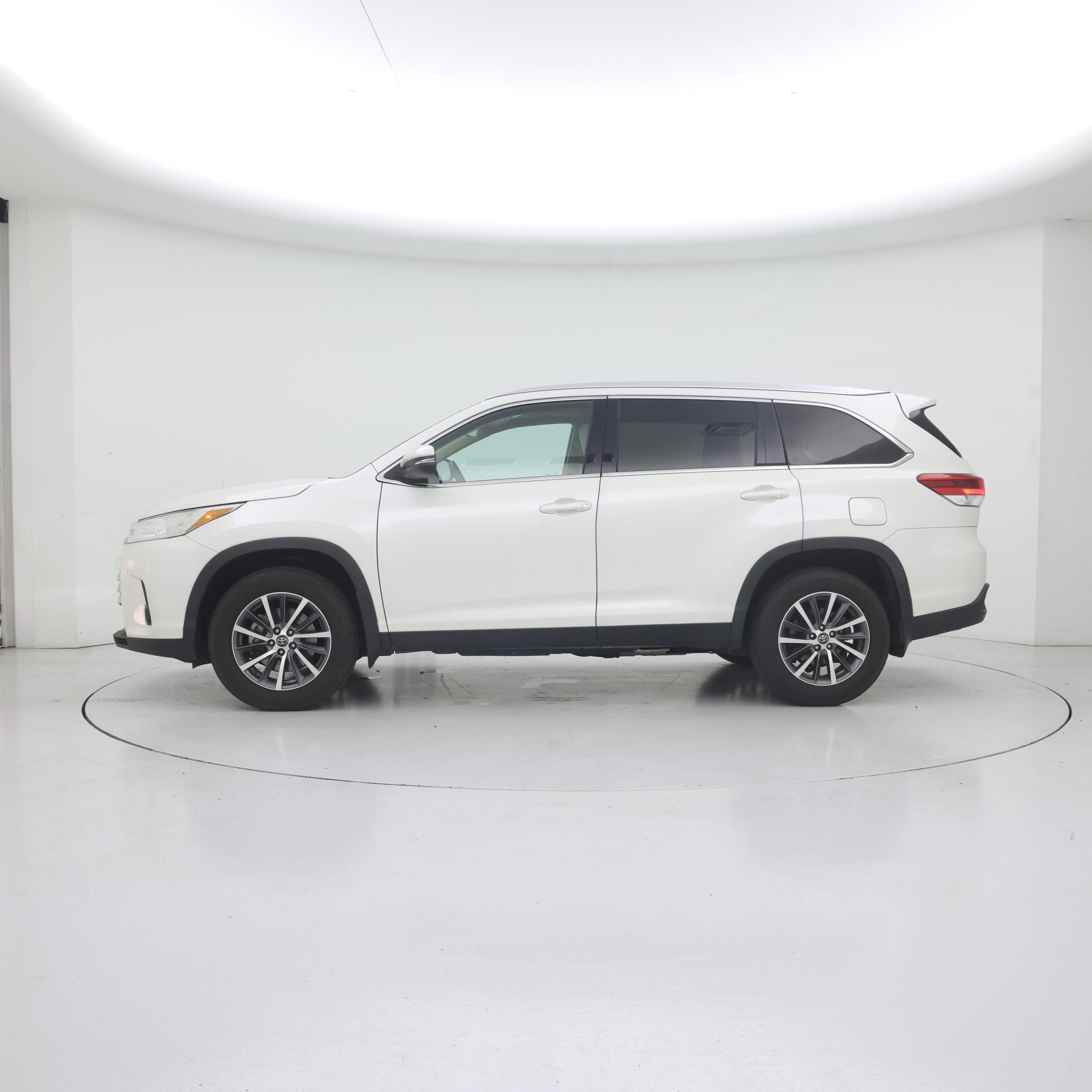Thumbnail: 2019 Toyota Highlander - 3