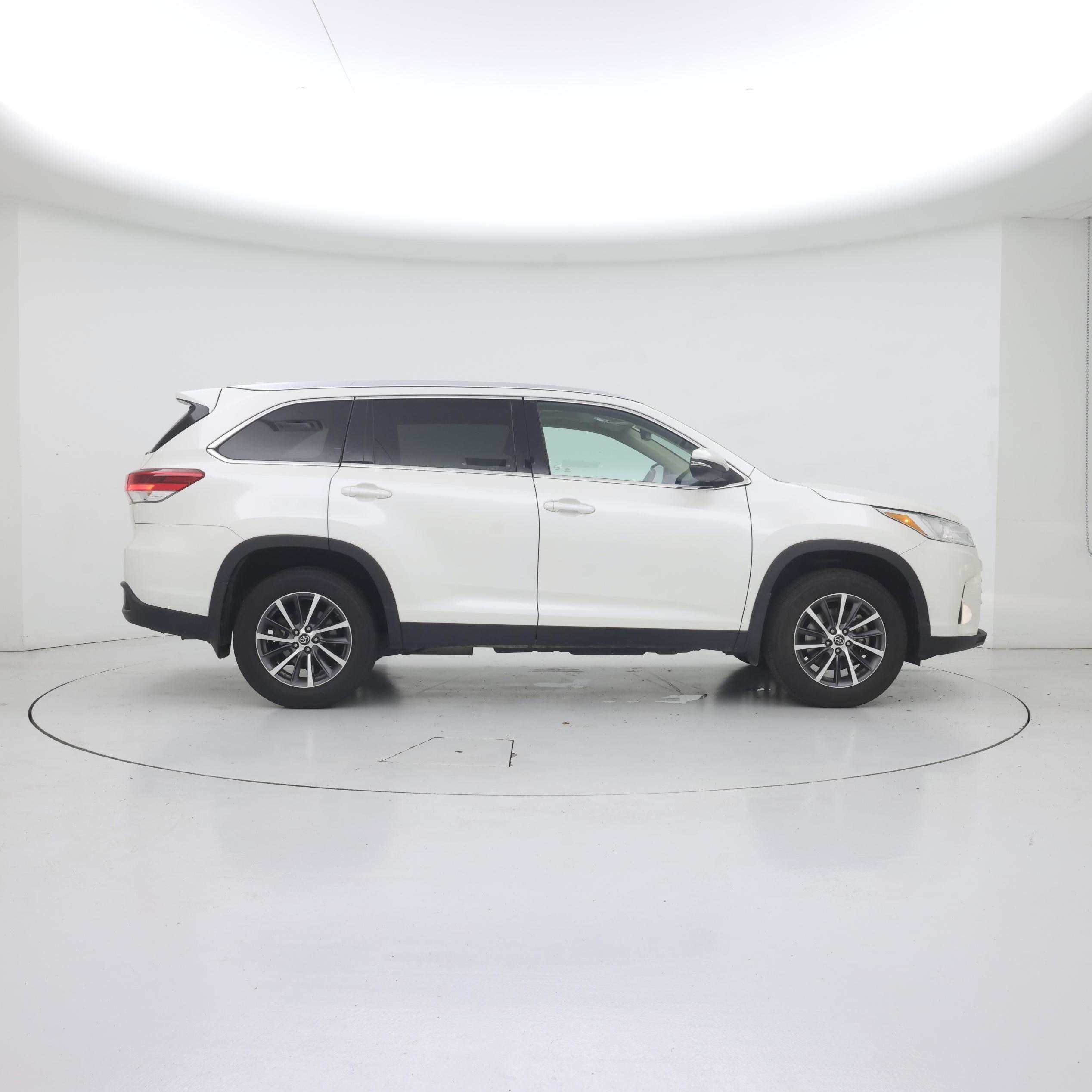 Thumbnail: 2019 Toyota Highlander - 7