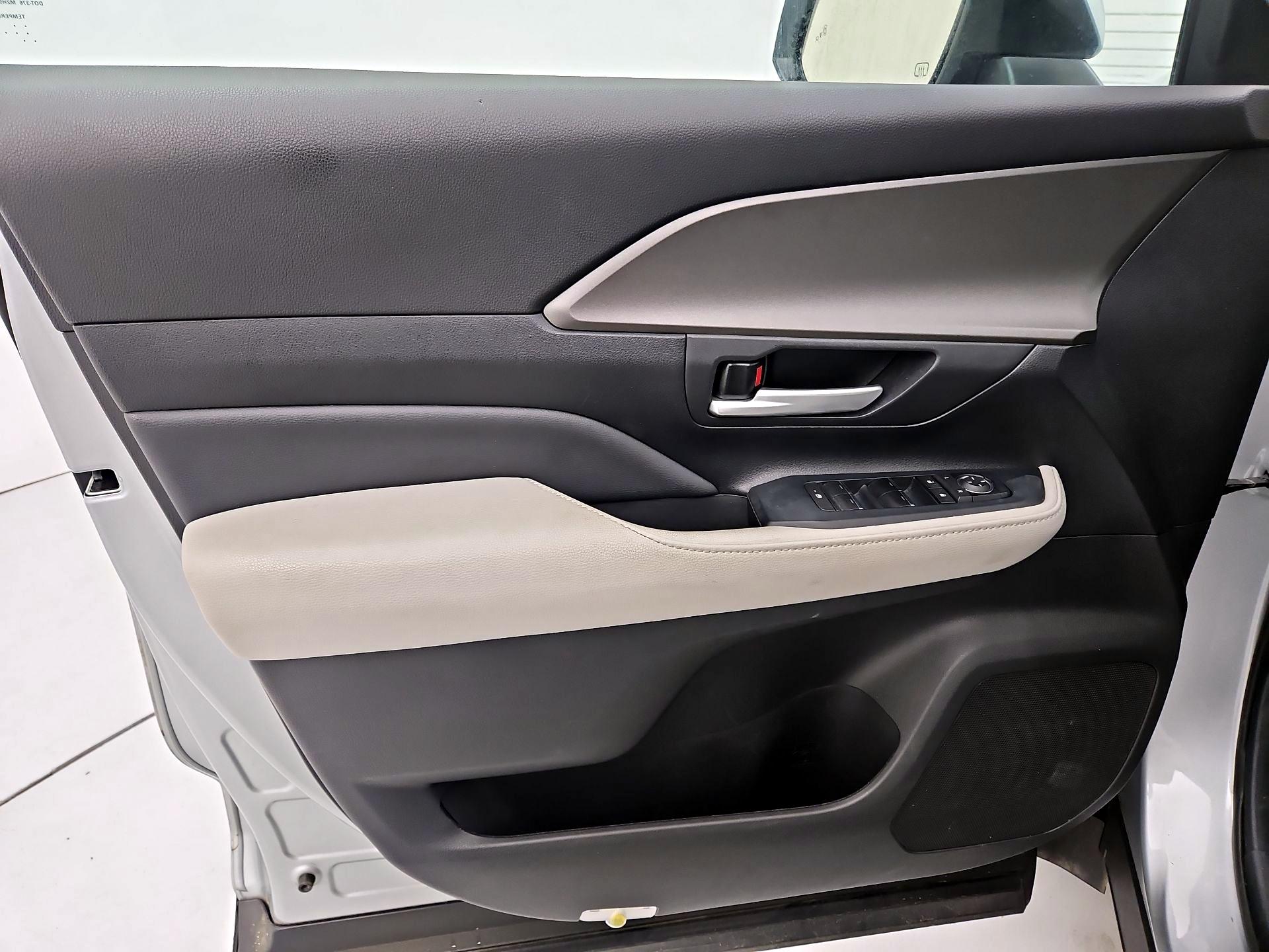 Thumbnail: 2024 Toyota Grand Highlander - 12