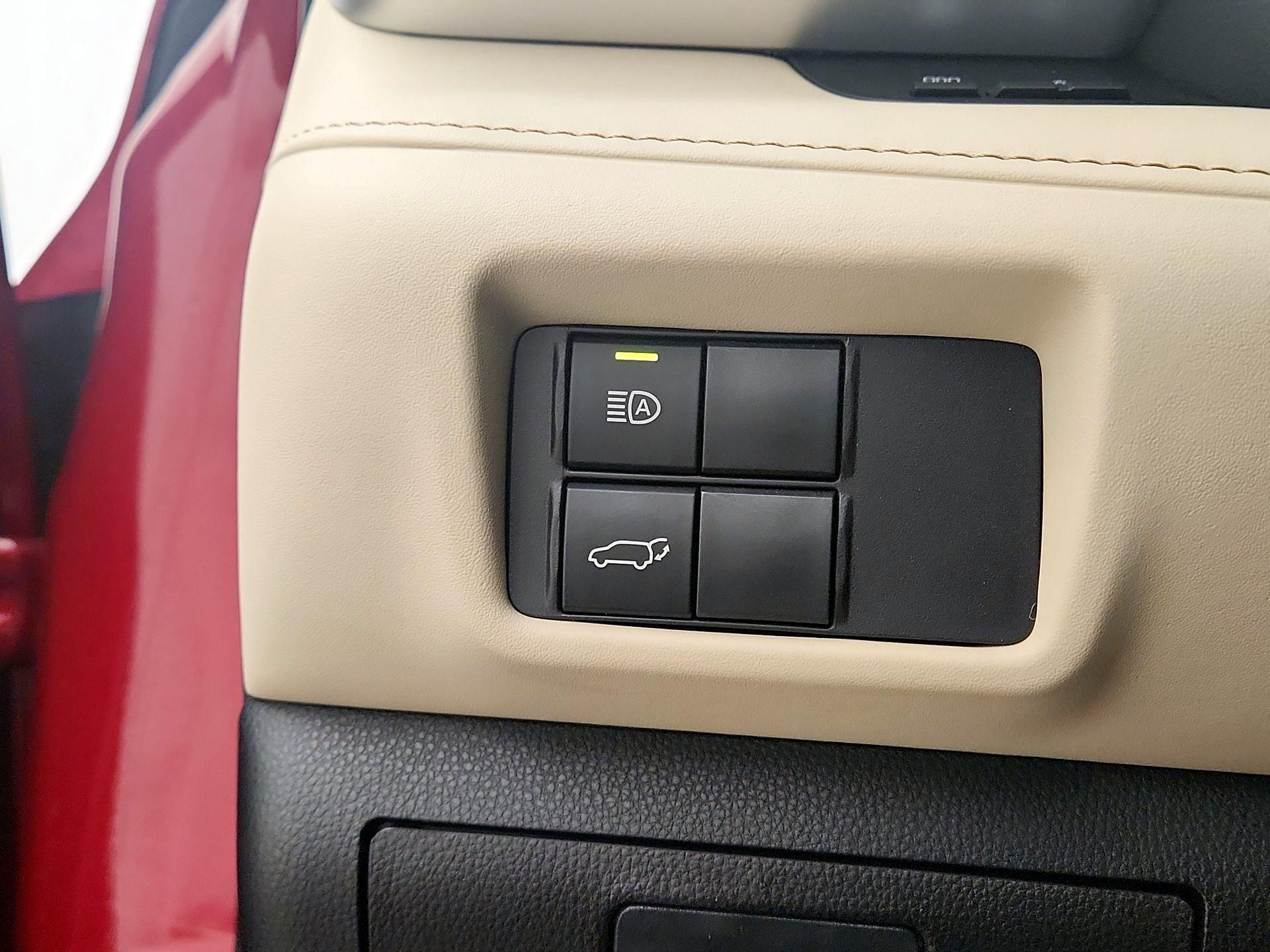 Thumbnail: 2023 Toyota Highlander - 13
