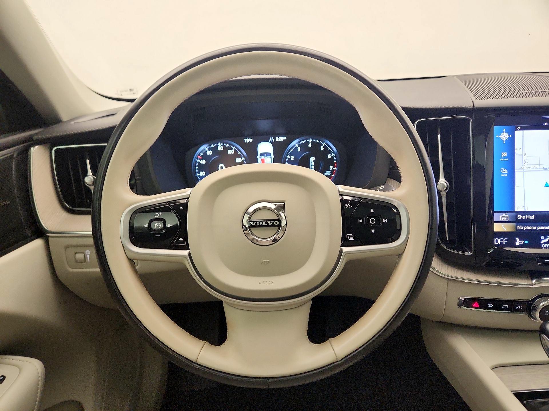 Thumbnail: 2021 Volvo XC60 - 10
