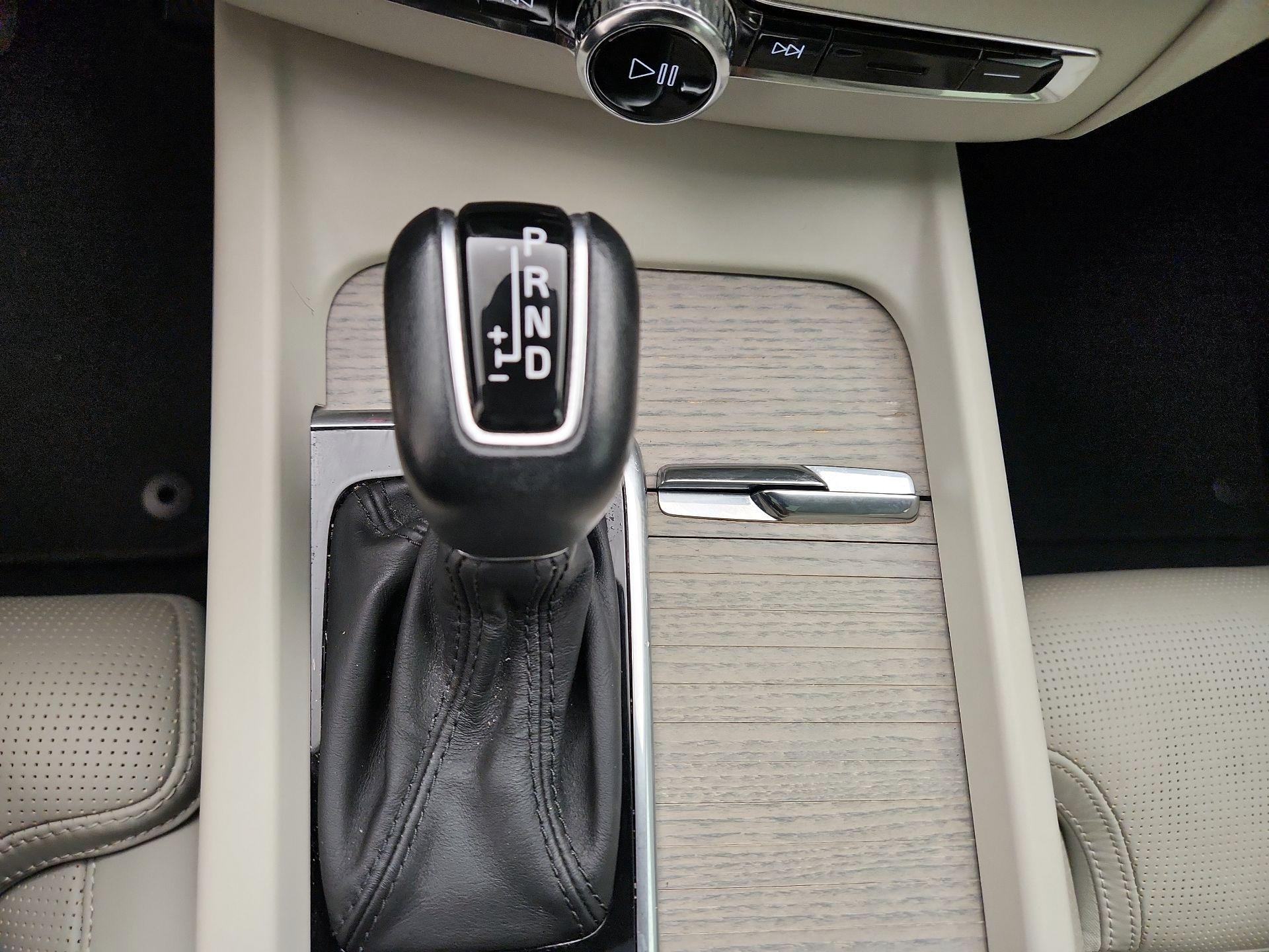 Thumbnail: 2021 Volvo XC60 - 18